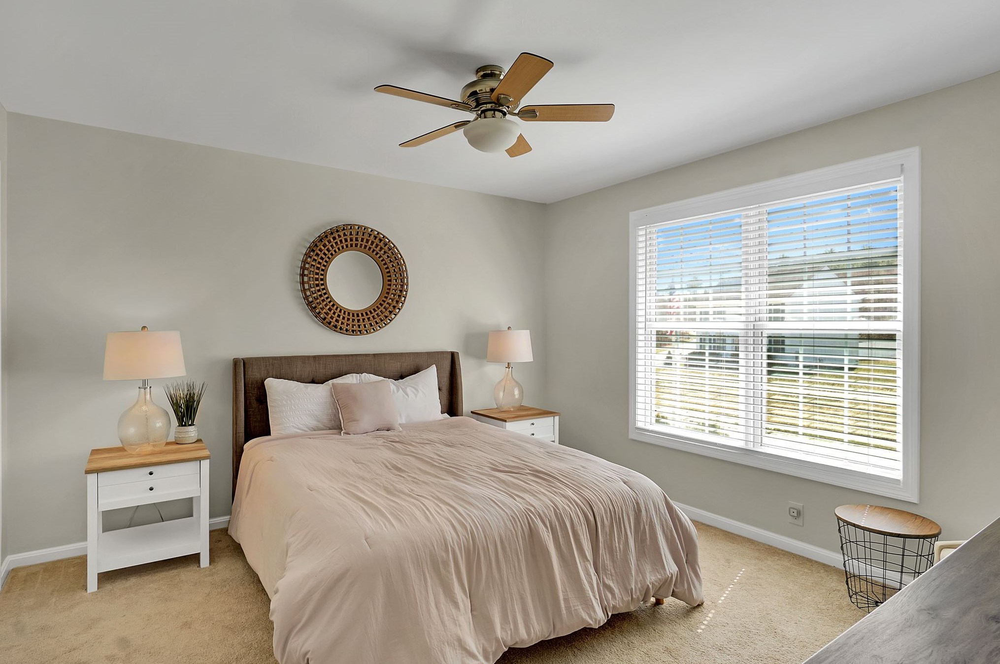 16 Ellie Dr, Merrimack NH  03054-3574 exterior