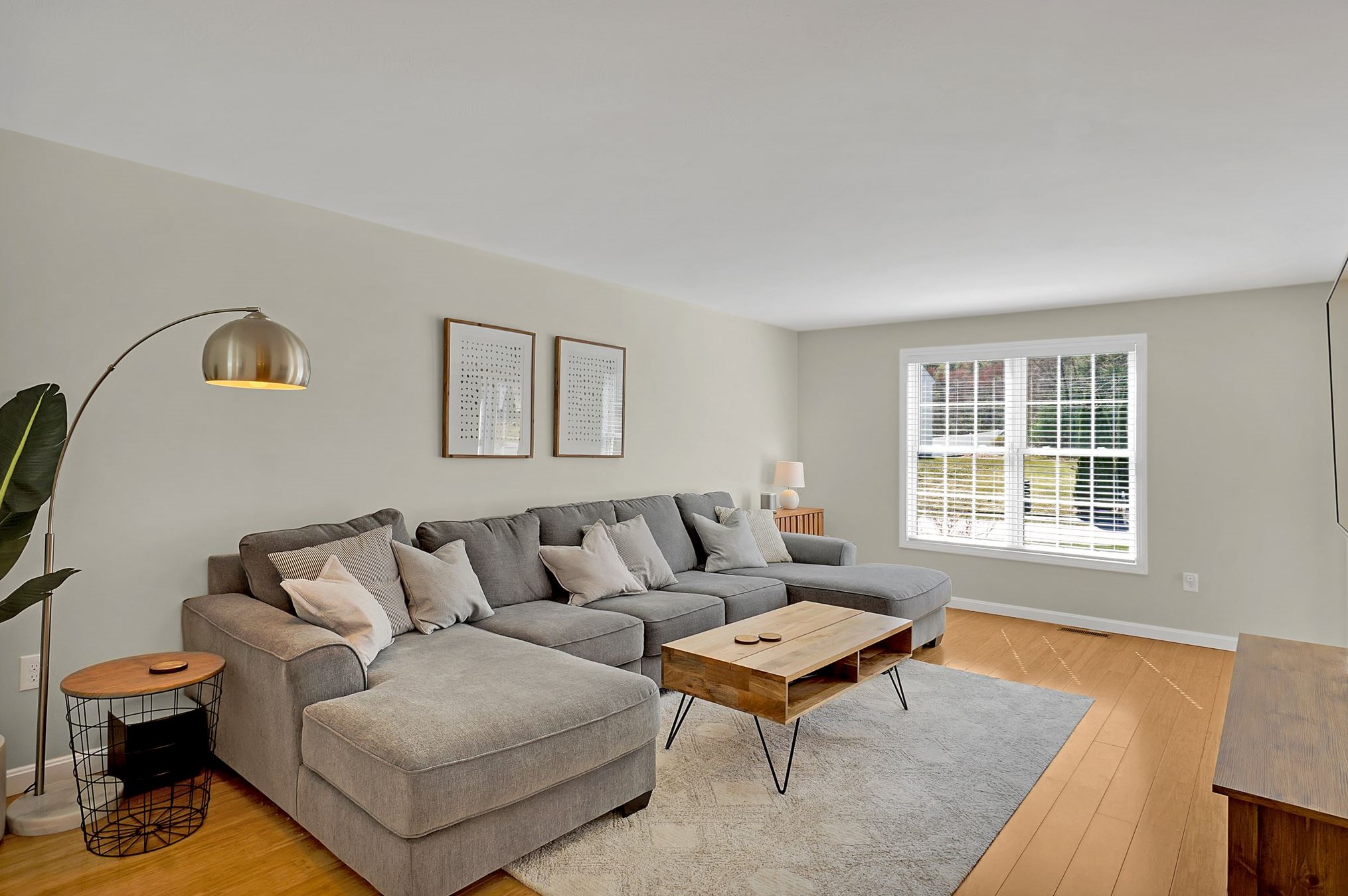 16 Ellie Dr, Merrimack NH  03054-3574 exterior