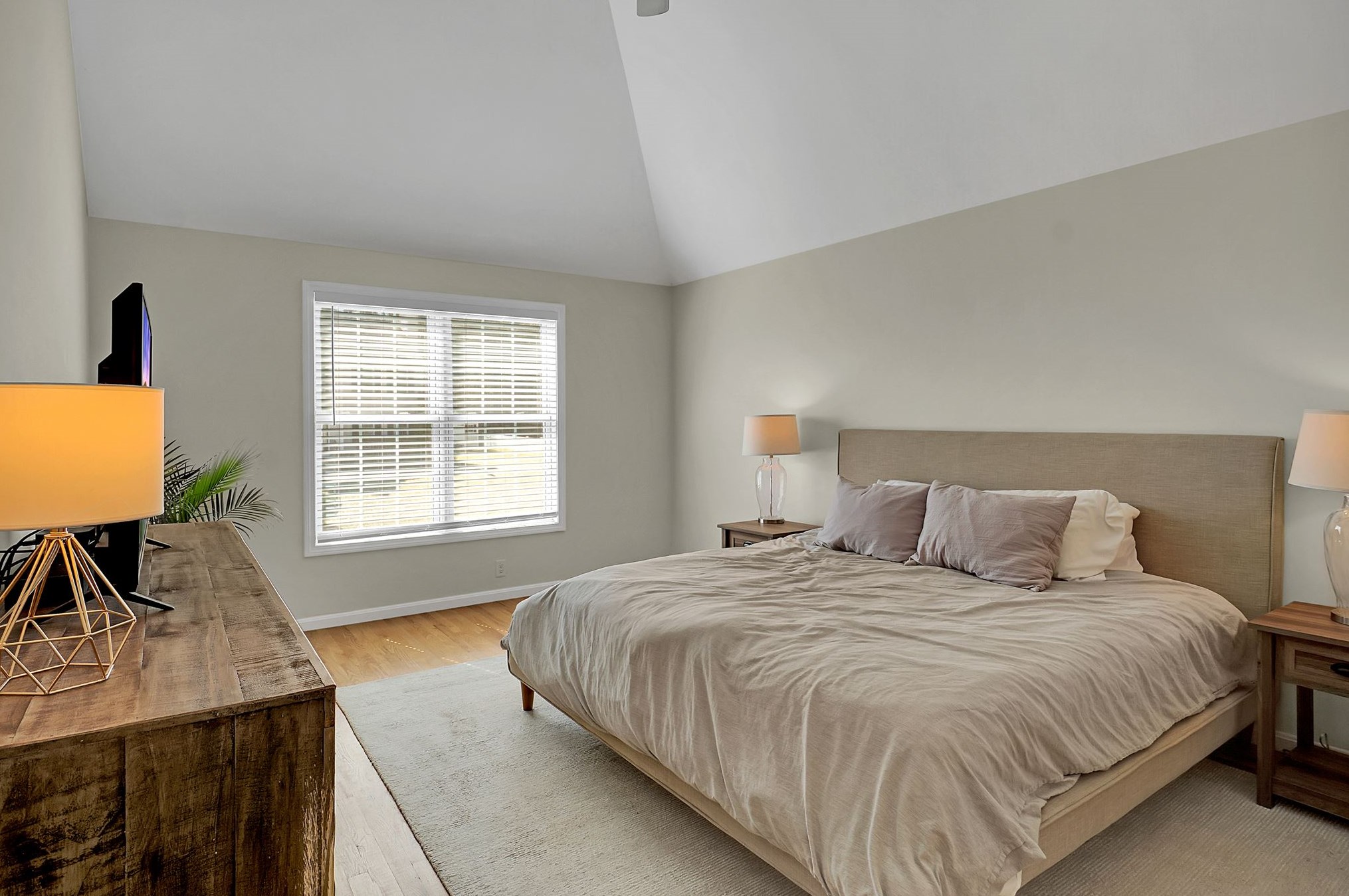 16 Ellie Dr, Merrimack NH  03054-3574 exterior