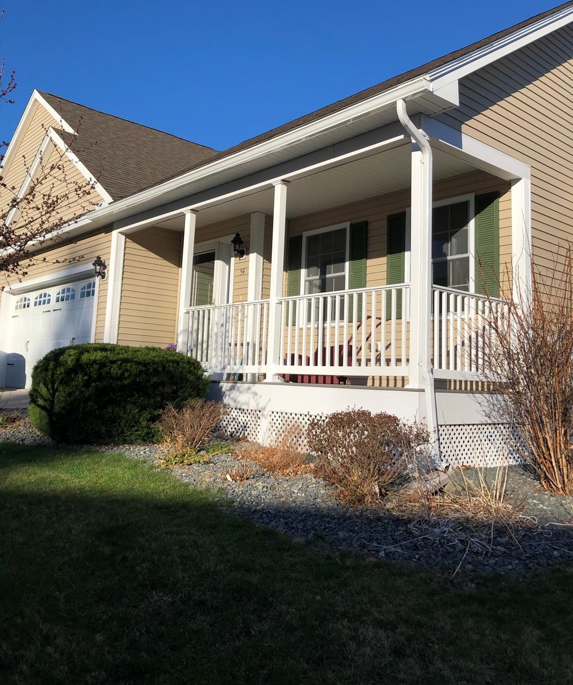 54 Leddy Dr, Epping NH  03042-3308 exterior
