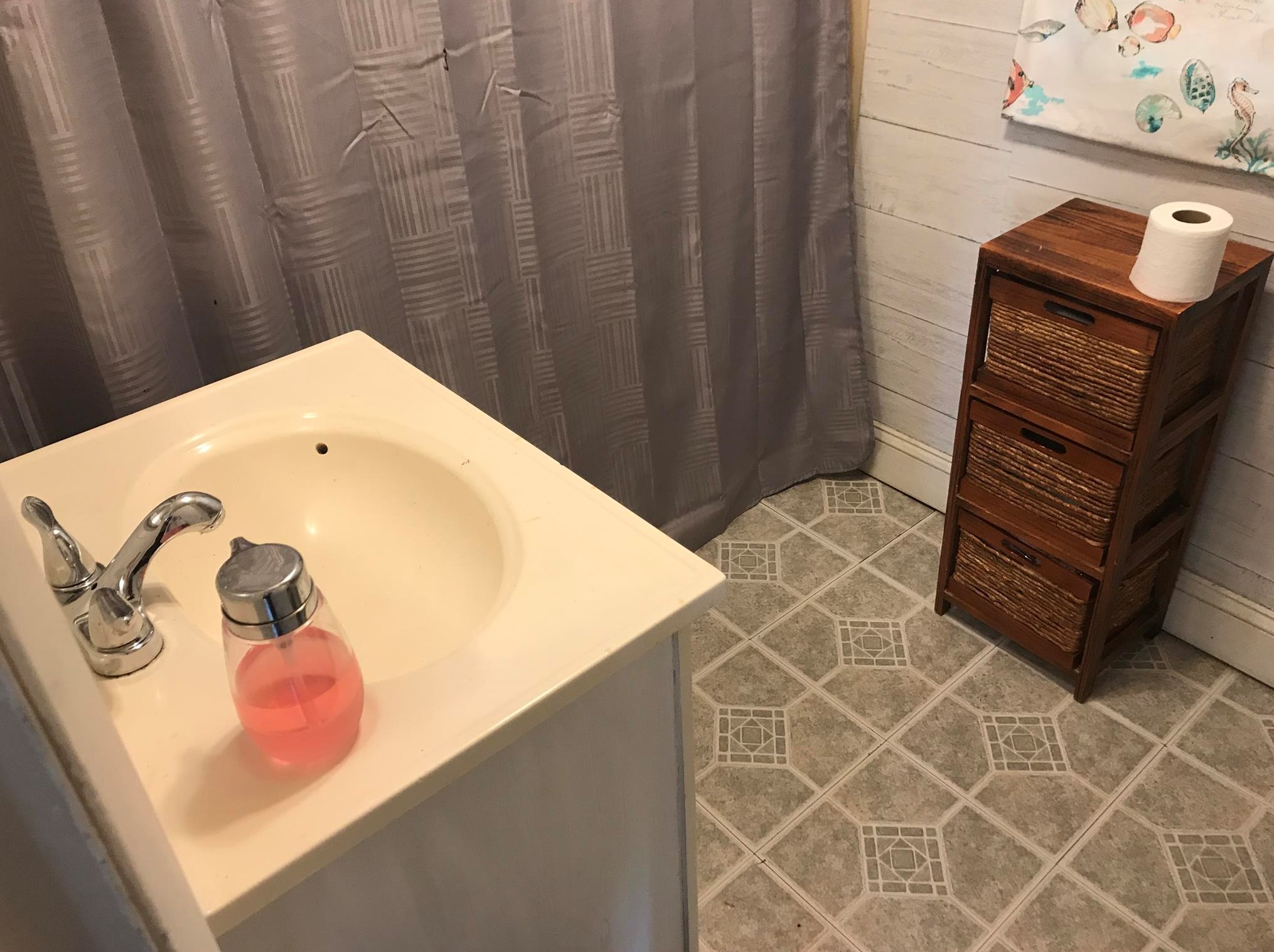 35 Walnut St, Rochester, NH 03867-1018