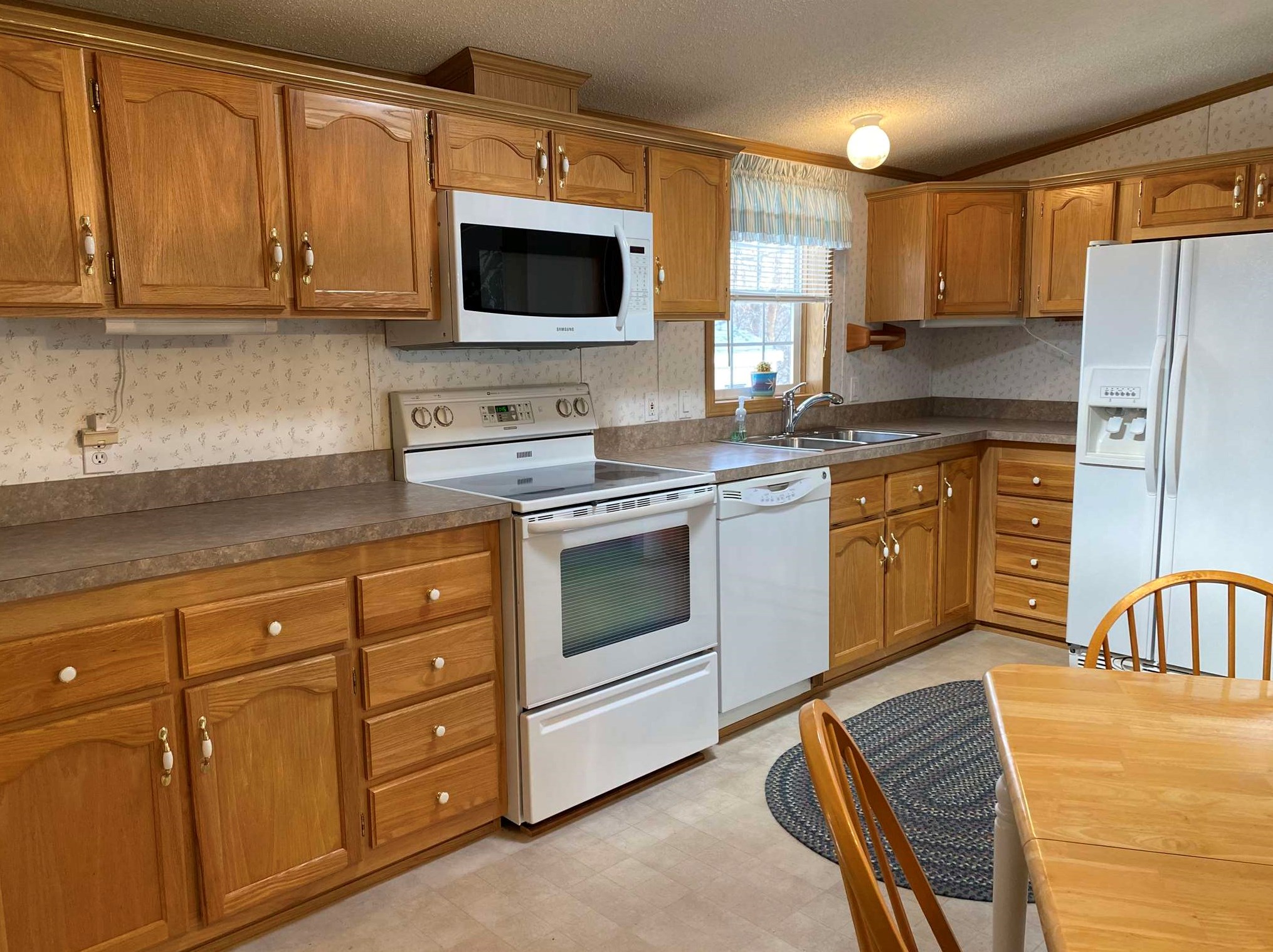 18 Seneca St, Rochester, NH 03867