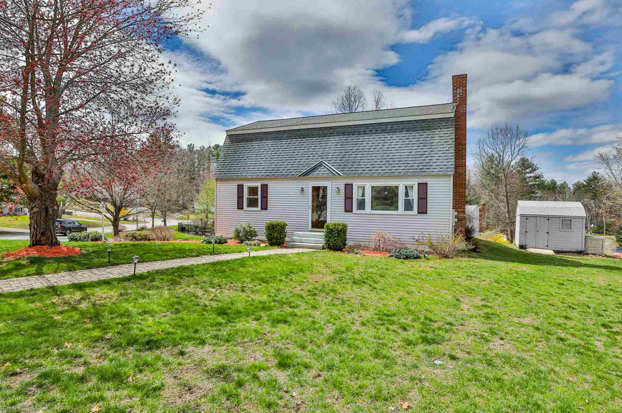 4 Richard Dr, Derry, NH 03038