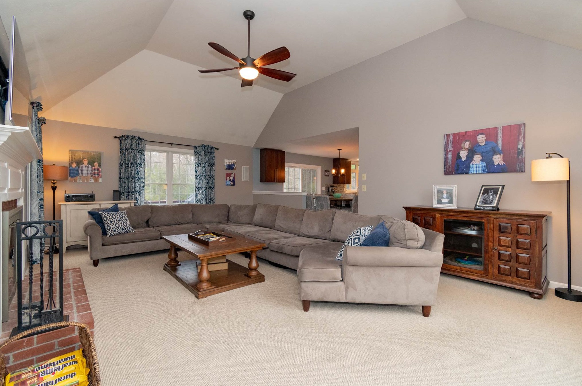 59 Lisa Dr, Goffstown NH  03045-2833 exterior