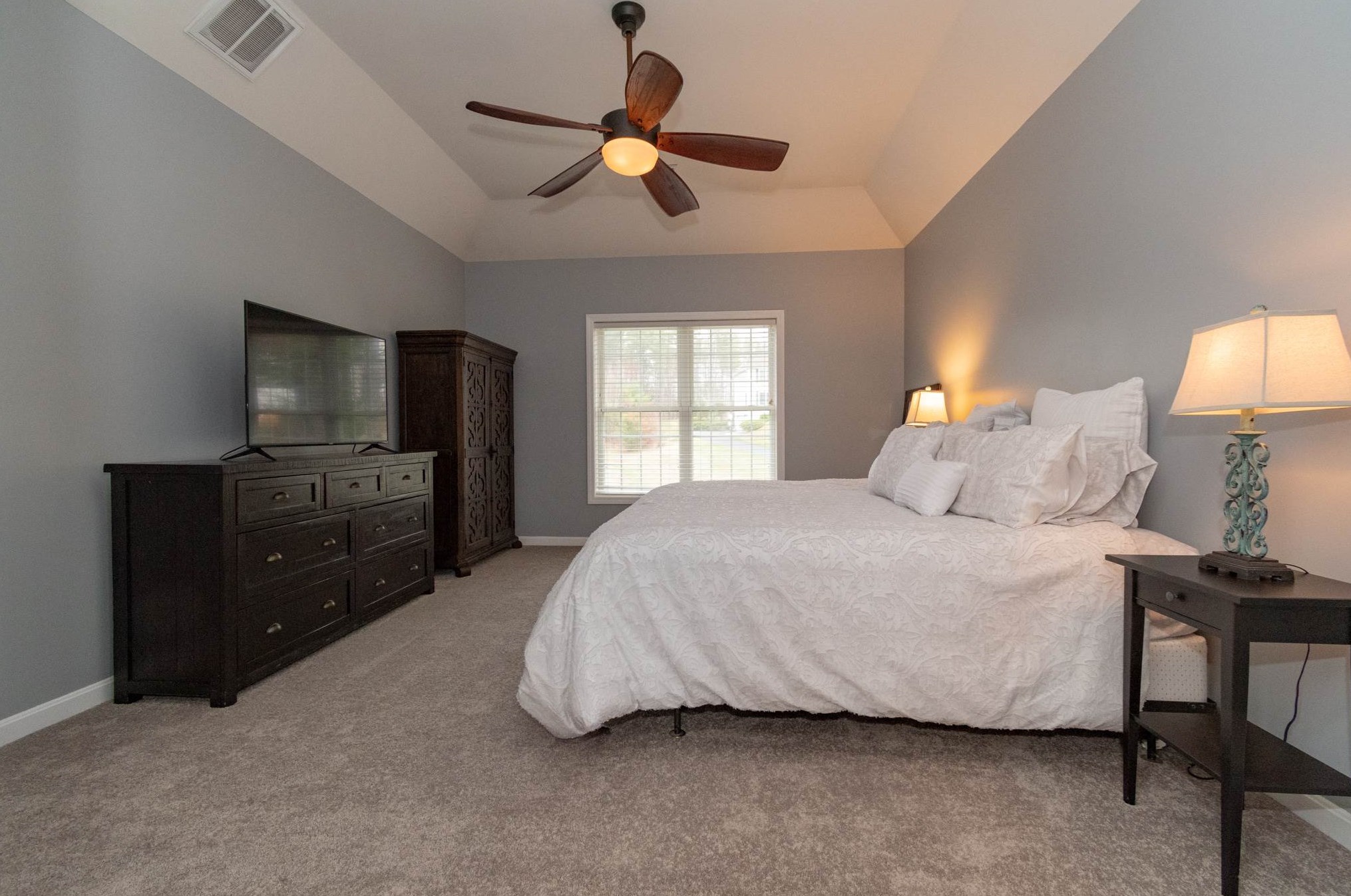 59 Lisa Dr, Goffstown NH  03045-2833 exterior