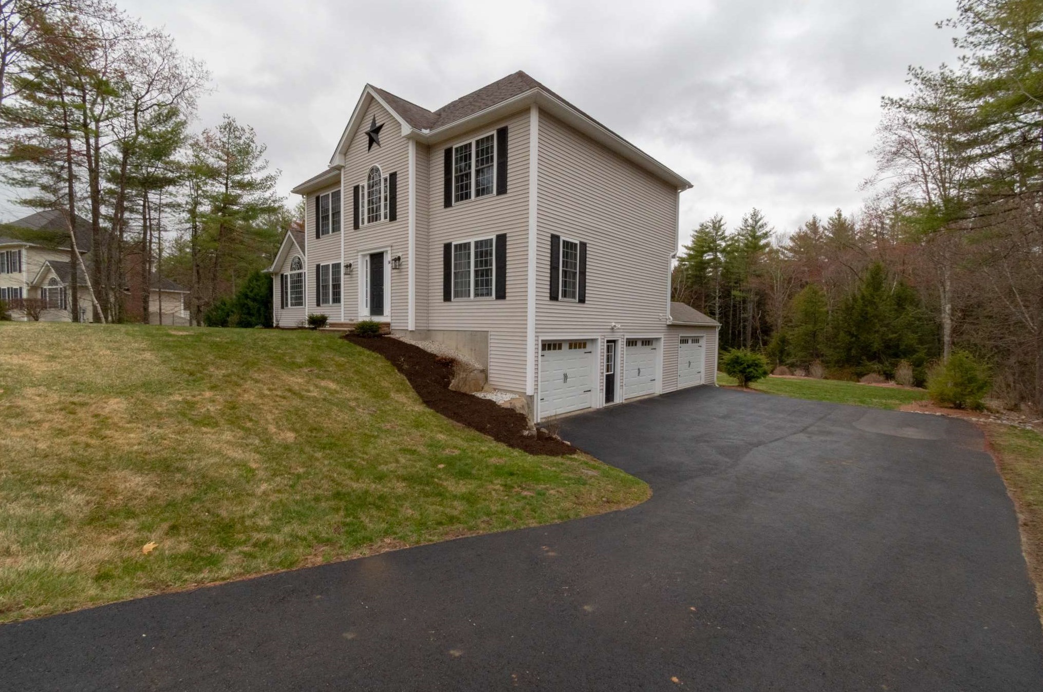 59 Lisa Dr, Goffstown, NH 03045