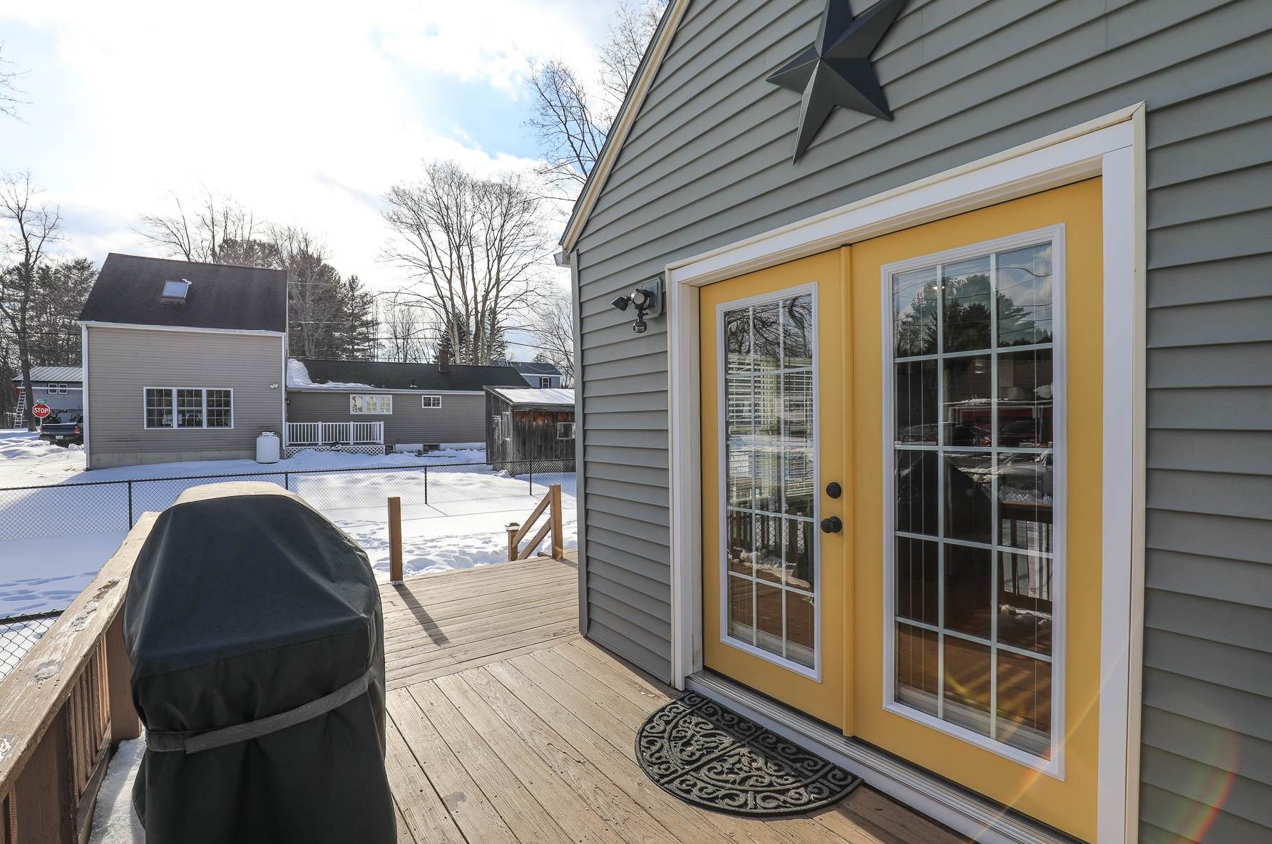 8 Mckenna St, Dover, NH 03820