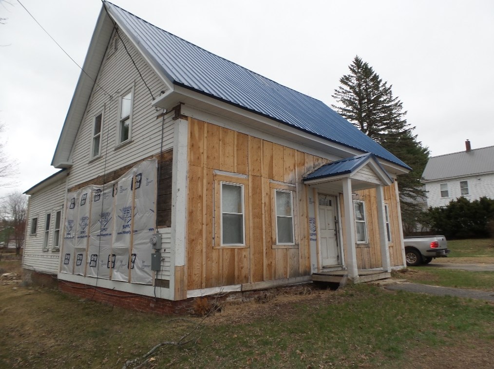 15 School St, Belmont, NH 03220