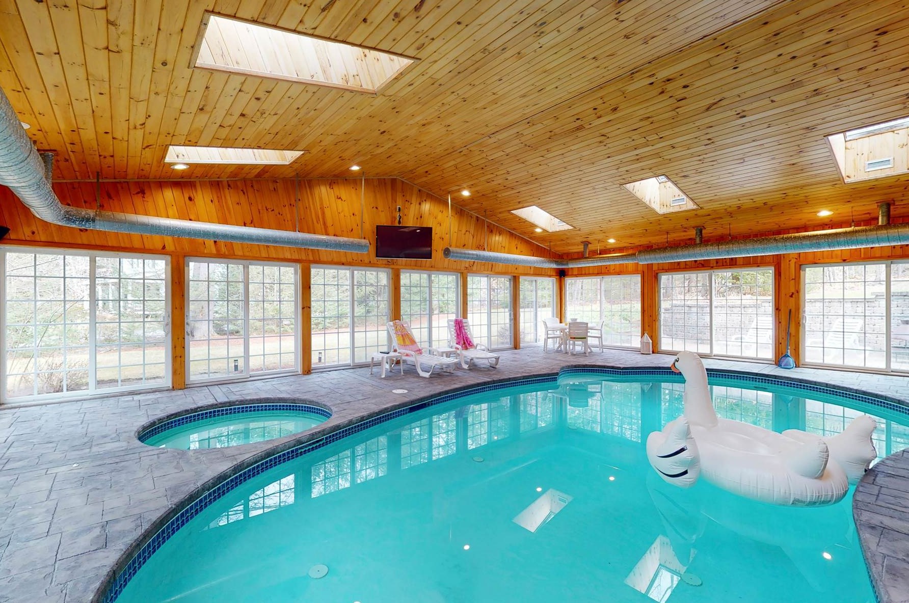 22 Dewitt Dr, Alton, NH 03809