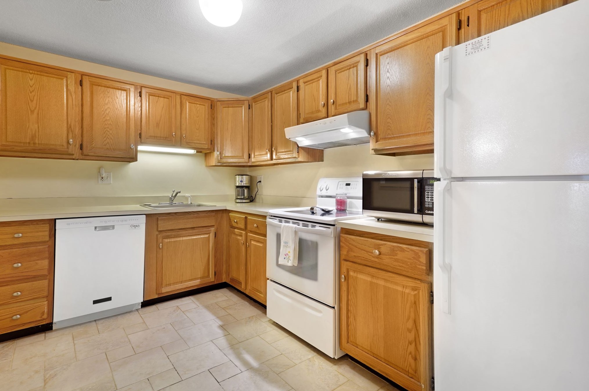 6 Mayfair Ln #203, Nashua, NH 03063