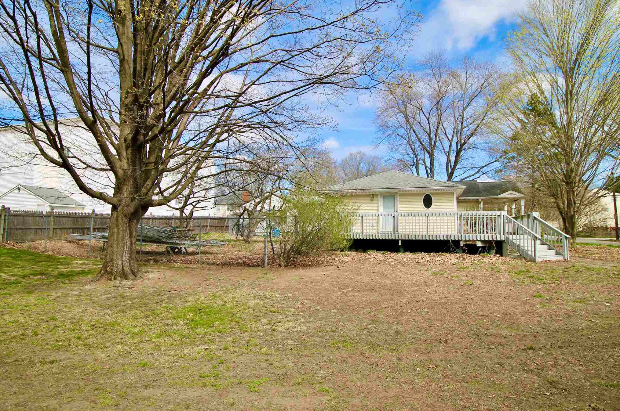 3 Fulton St, Hudson NH 03051-4217 exterior