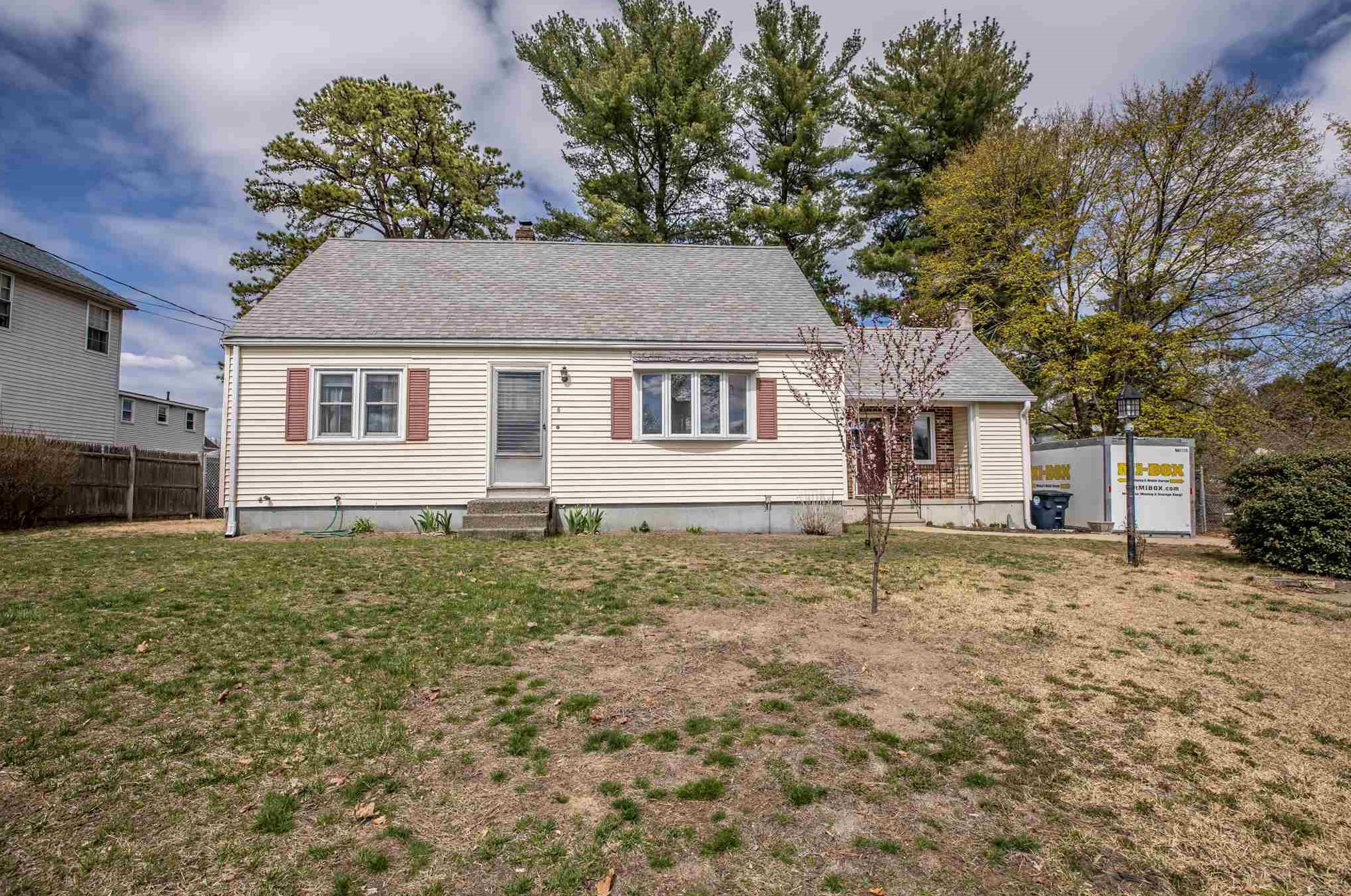 6 James St, Nashua, NH 03060