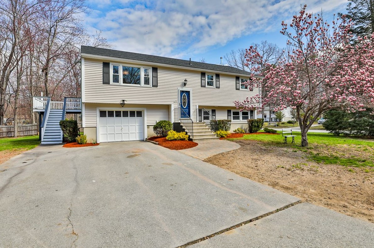 11 Parkview Ave, Salem, NH 03079