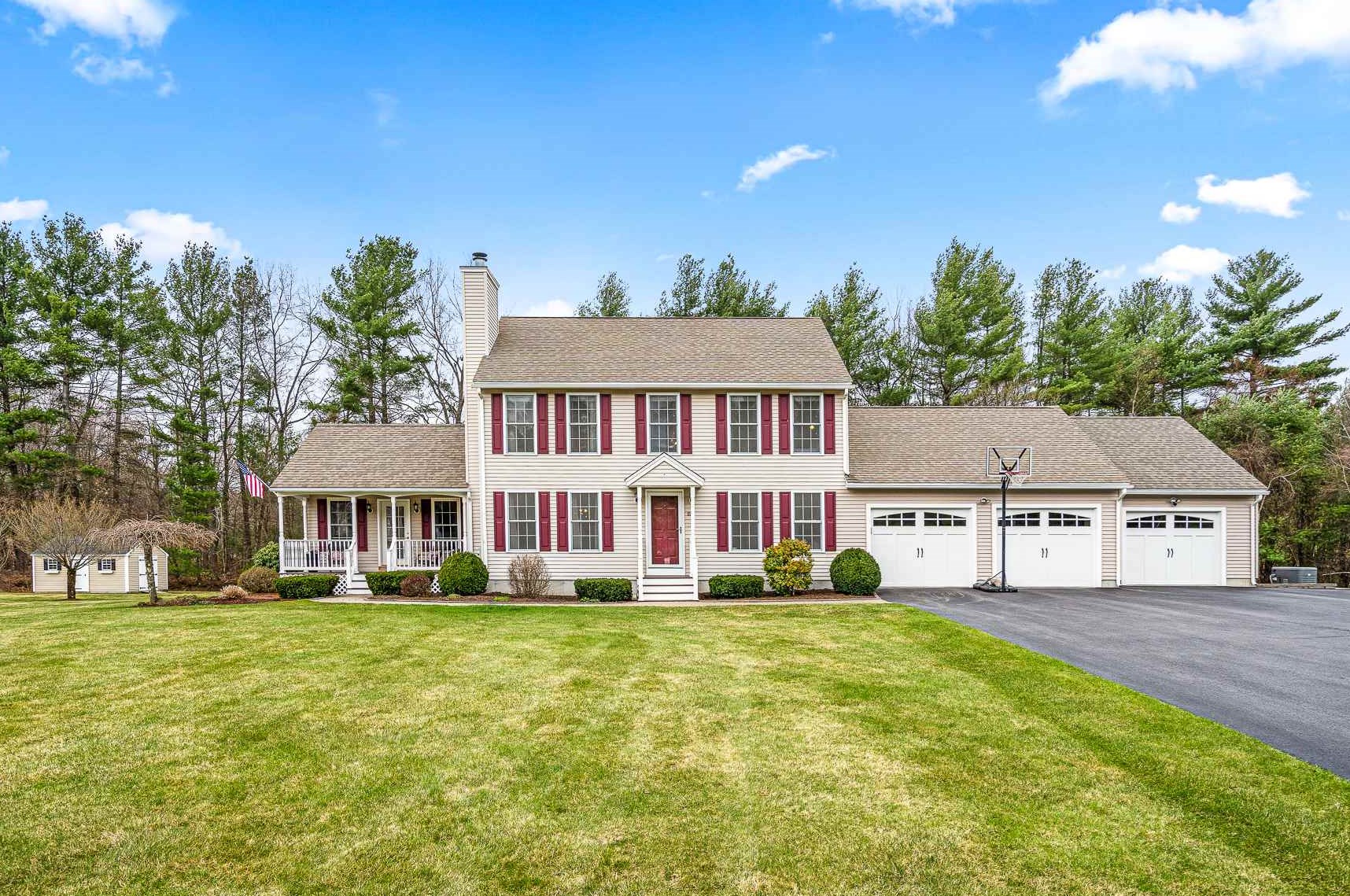 15 Faucher, Londonderry, NH 03053