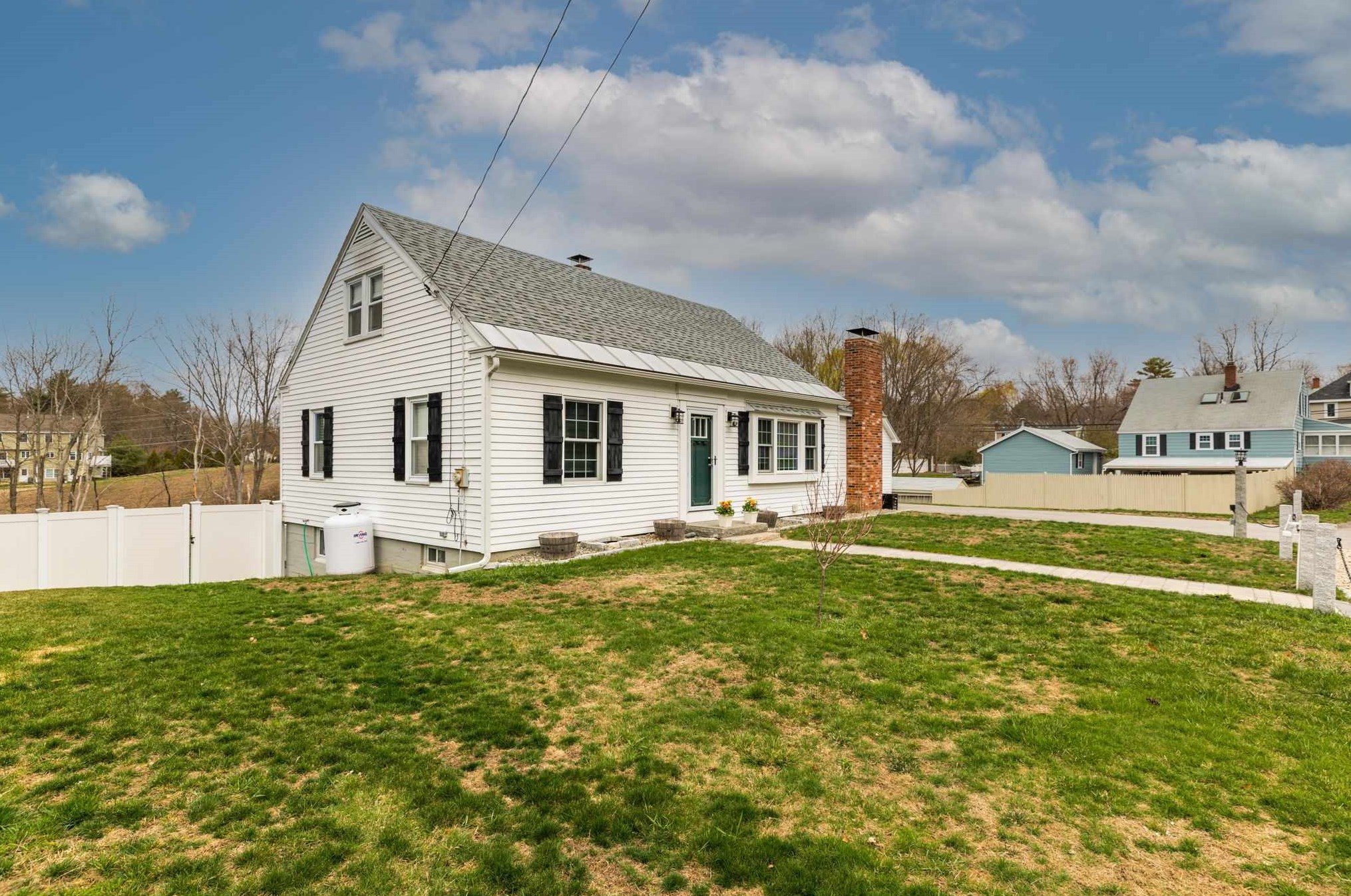 2 Danbury Ln, Dover, NH 03820