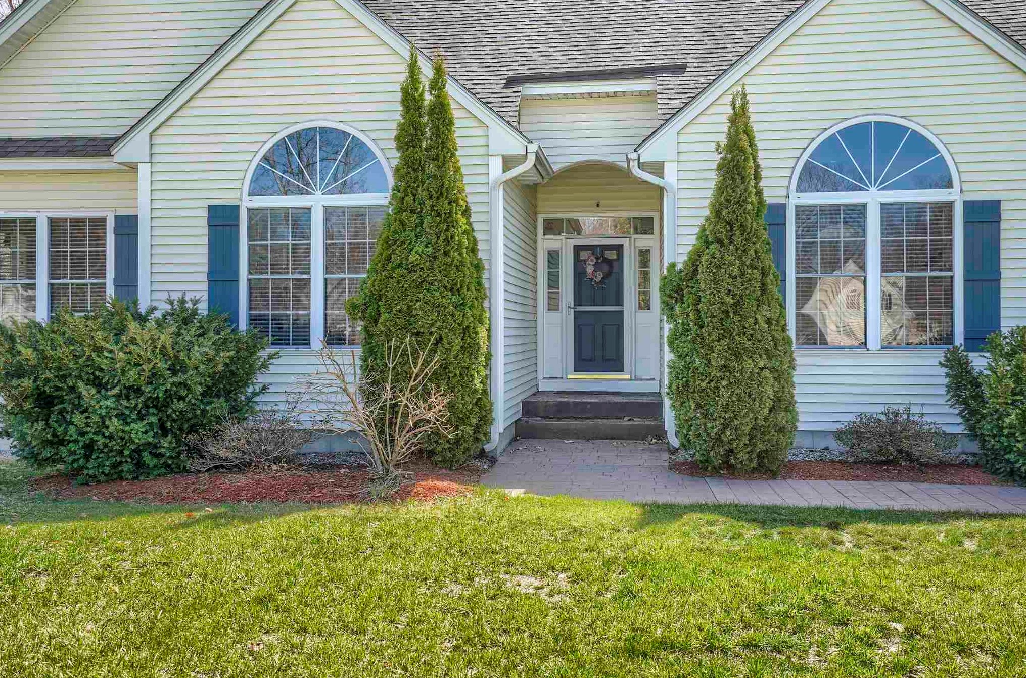 30 Westminster Ln, Auburn, NH 03032