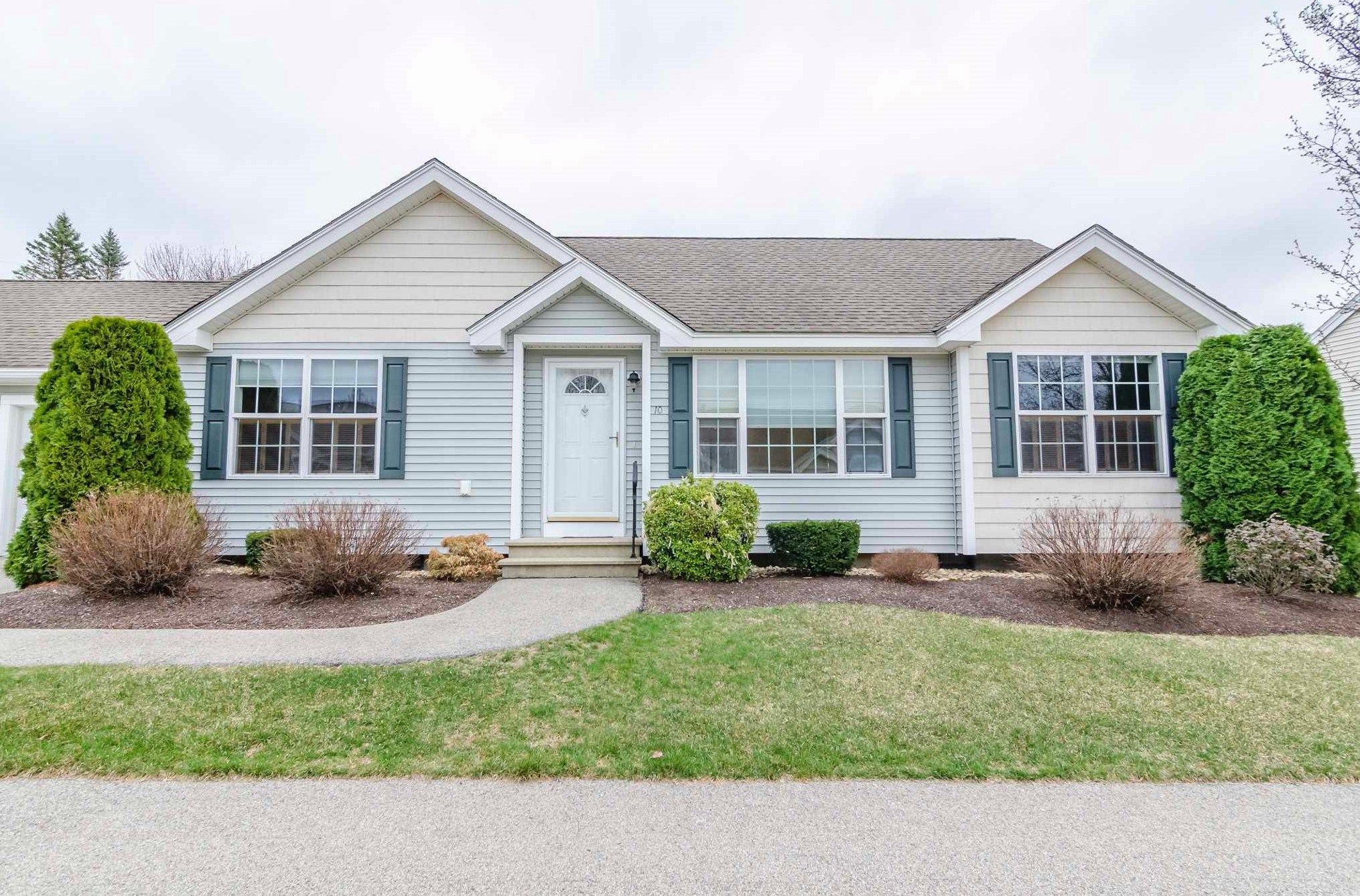 10 Cedar St, Manchester, NH 03106