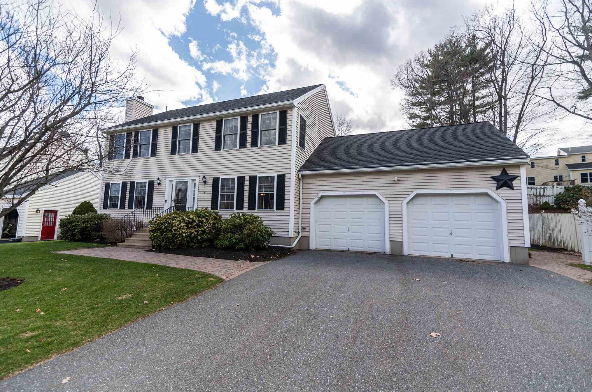 4 Whittemore Pl, Nashua, NH 03064