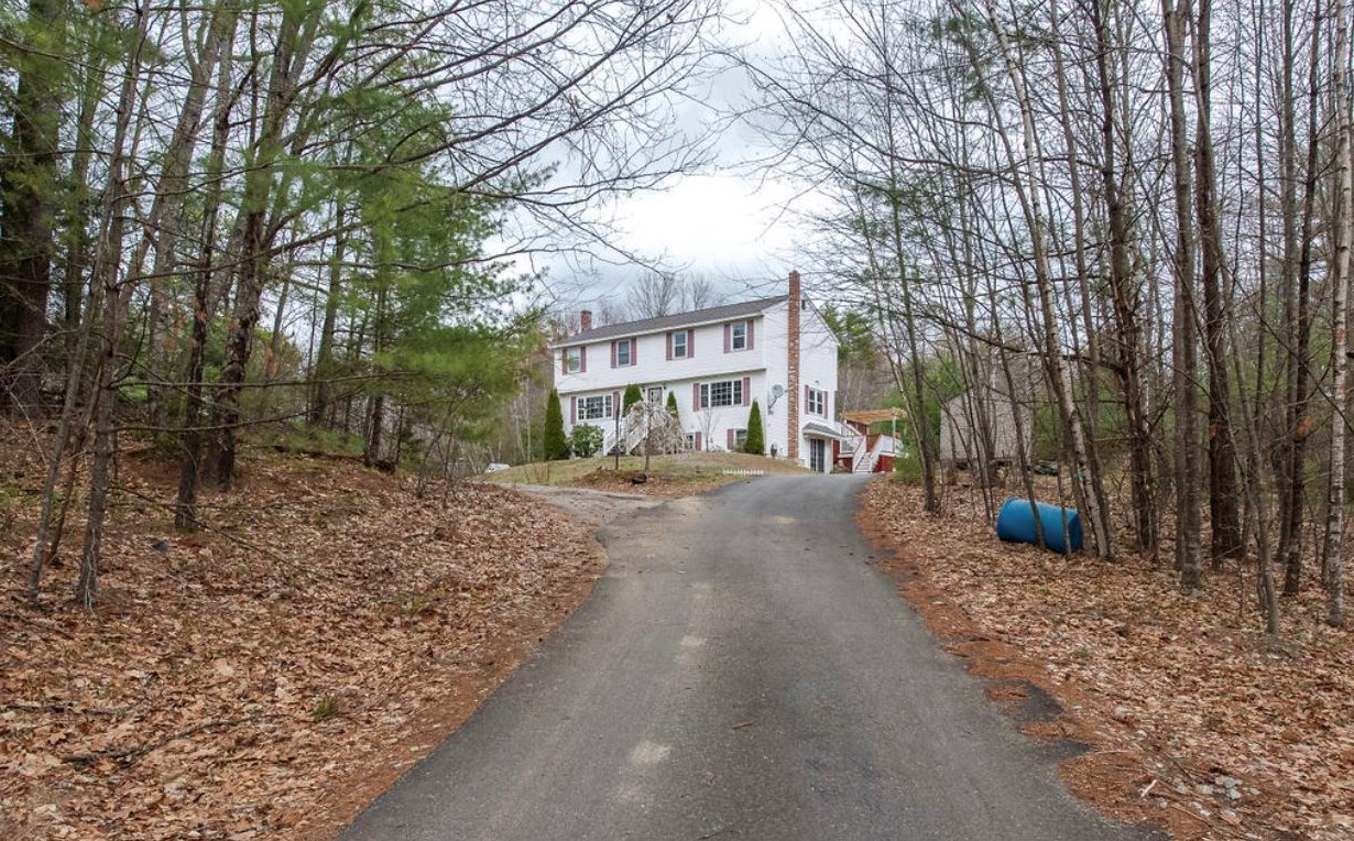 9 Colonial Dr #b, Raymond, NH 03077