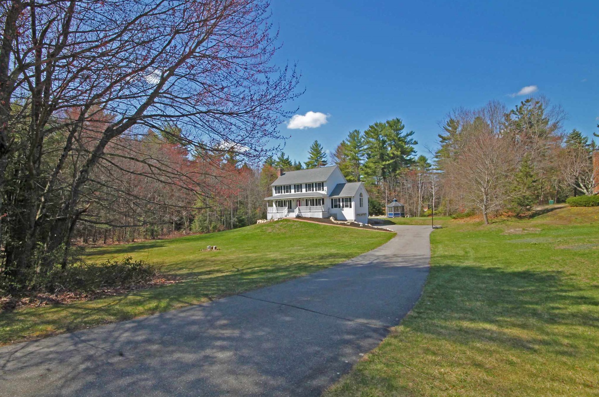 48 Litchfield Rd, Londonderry, NH 03053