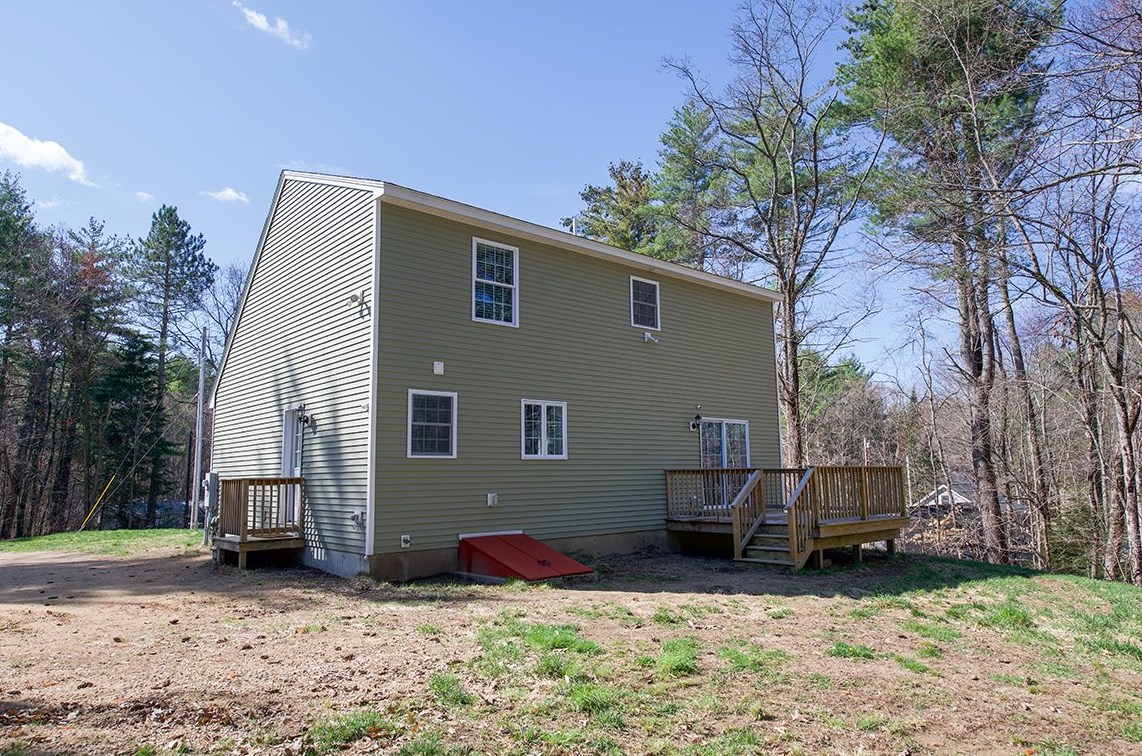 5 Elizabeth Rd, Sandown, NH 03873