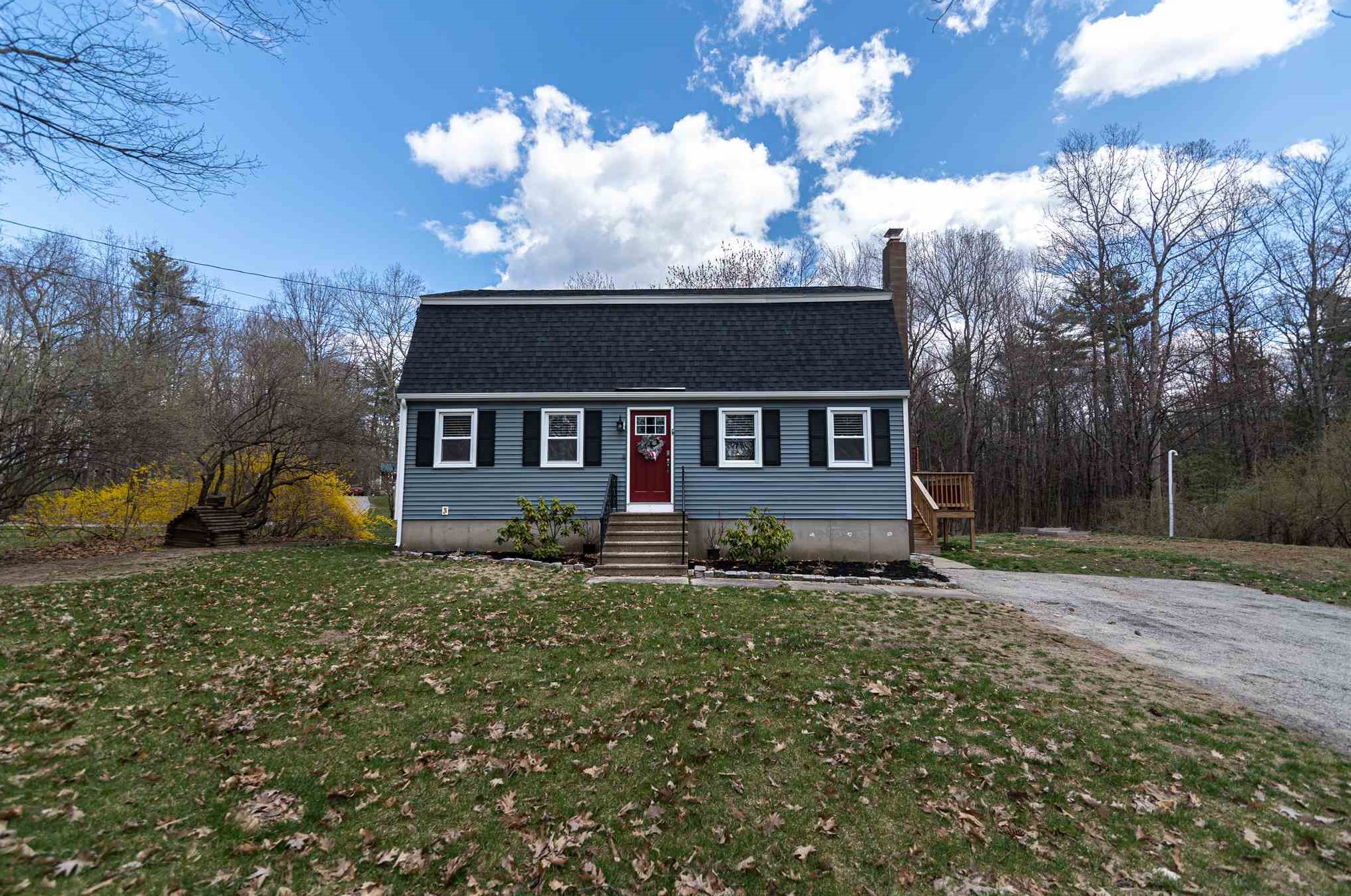 22 Olesen Rd, Derry, NH 03038