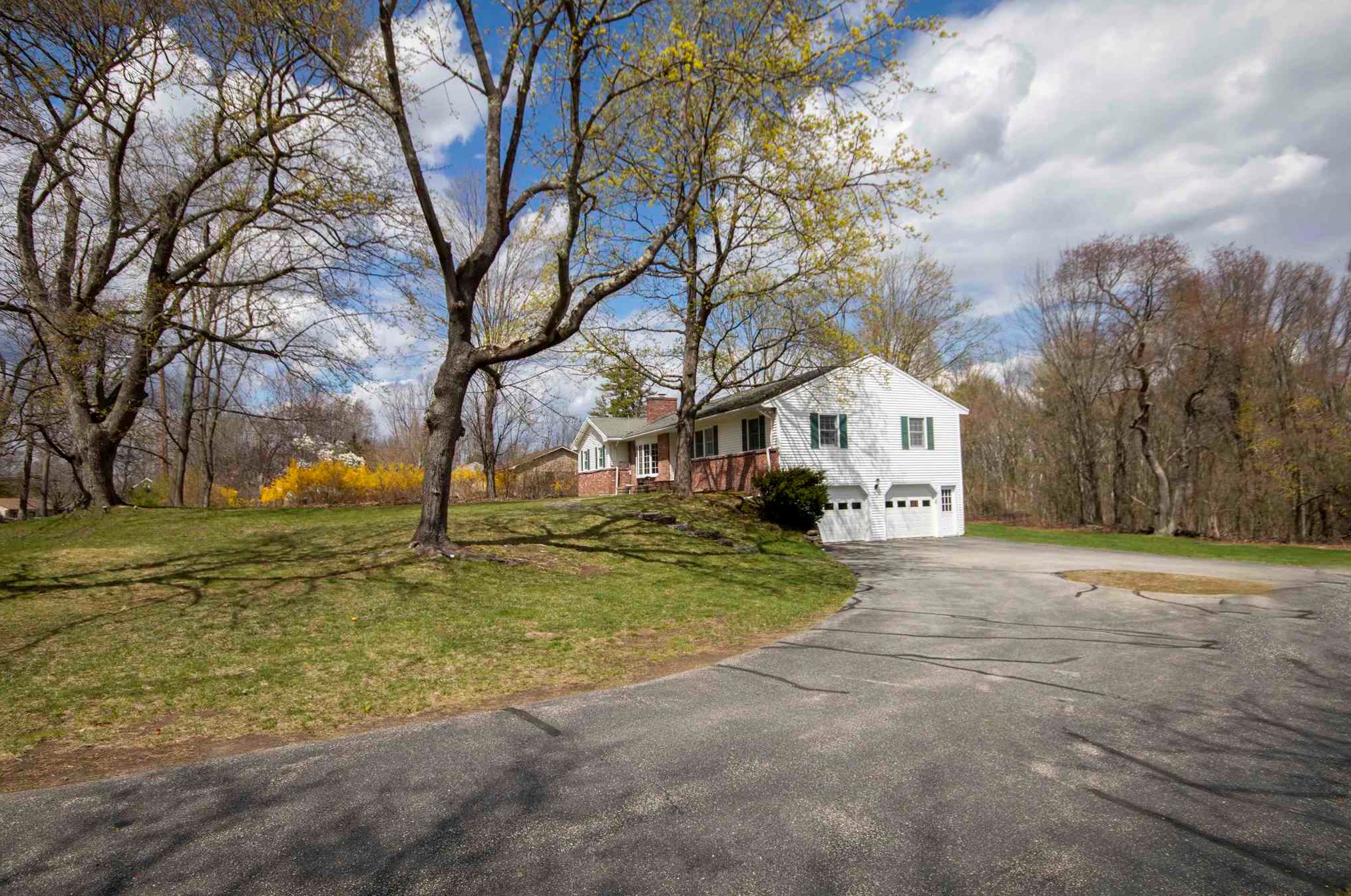 82 Zion Hill Rd, Salem, NH 03079