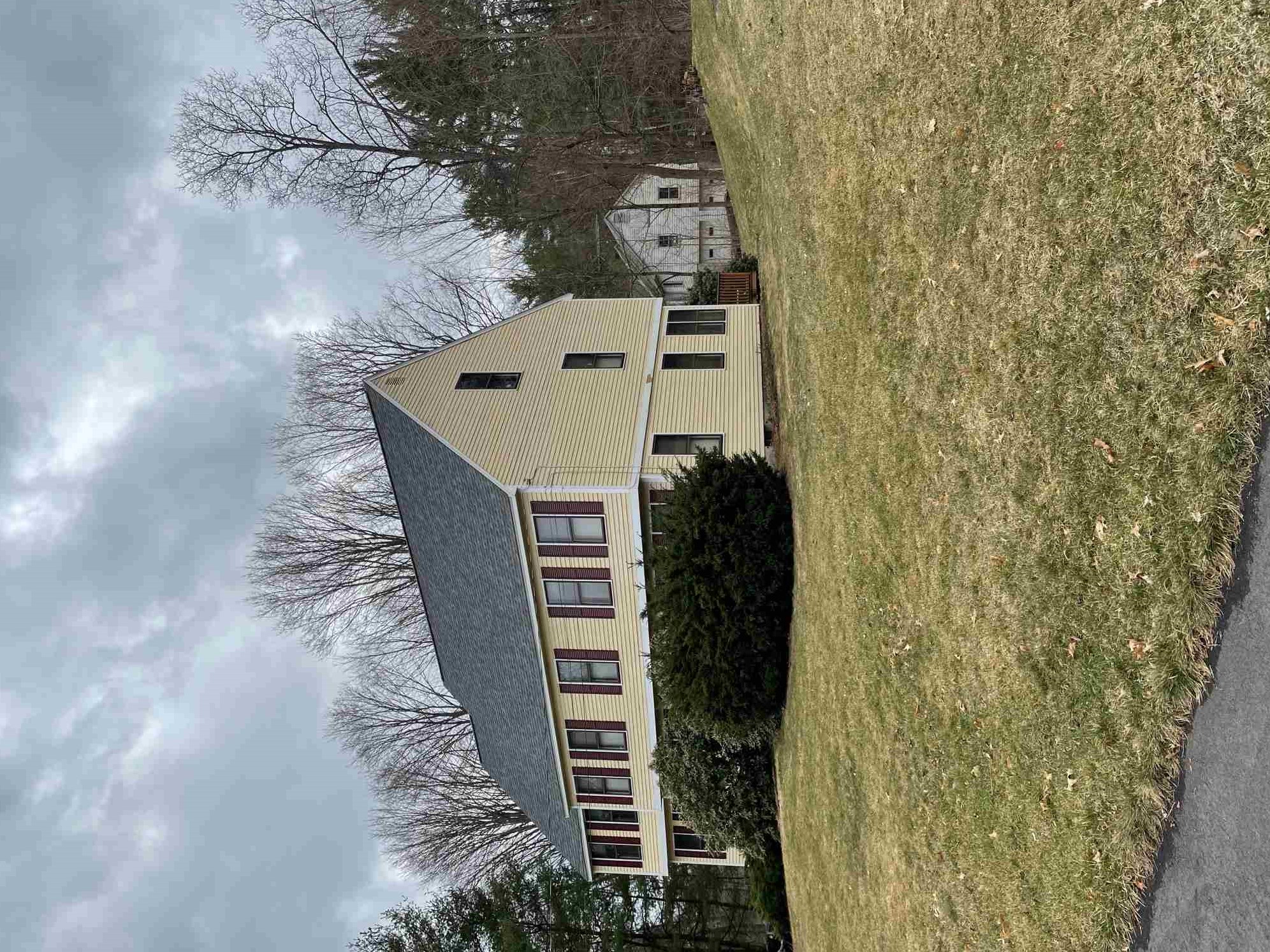 4 Parrish Hill Dr, Nashua, NH 03063