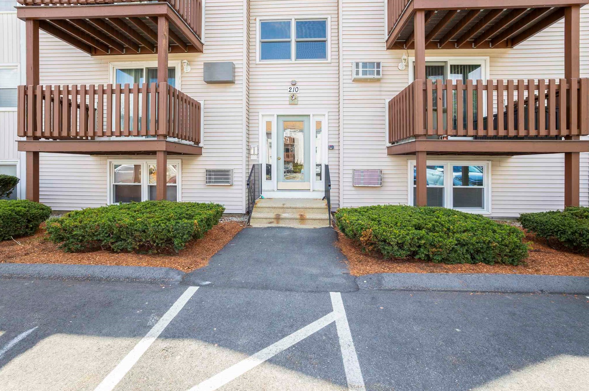 210 Circle Rd #2, Manchester, NH 03103