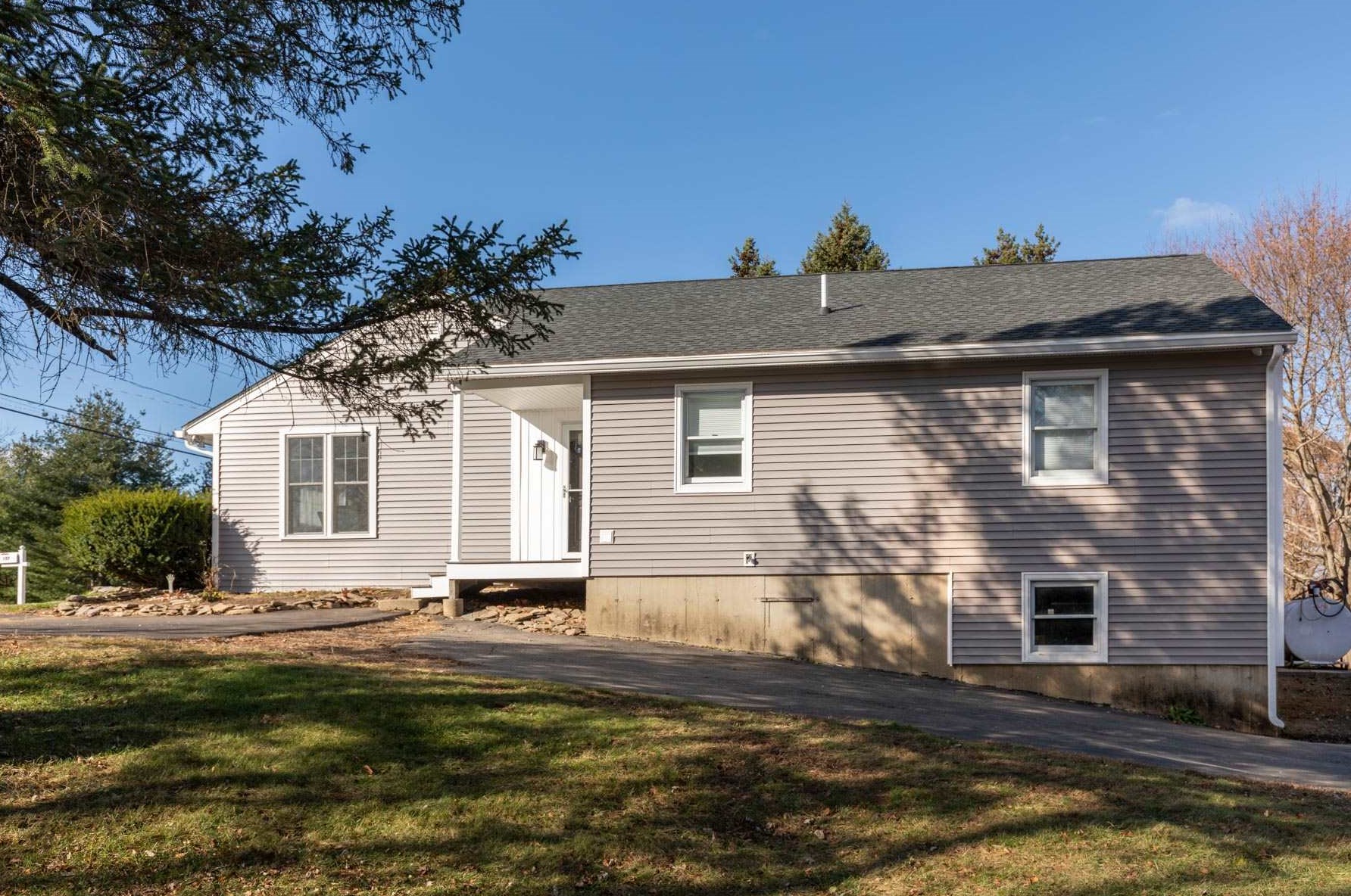 157 Bunker Hill Ave, Stratham, NH 03885