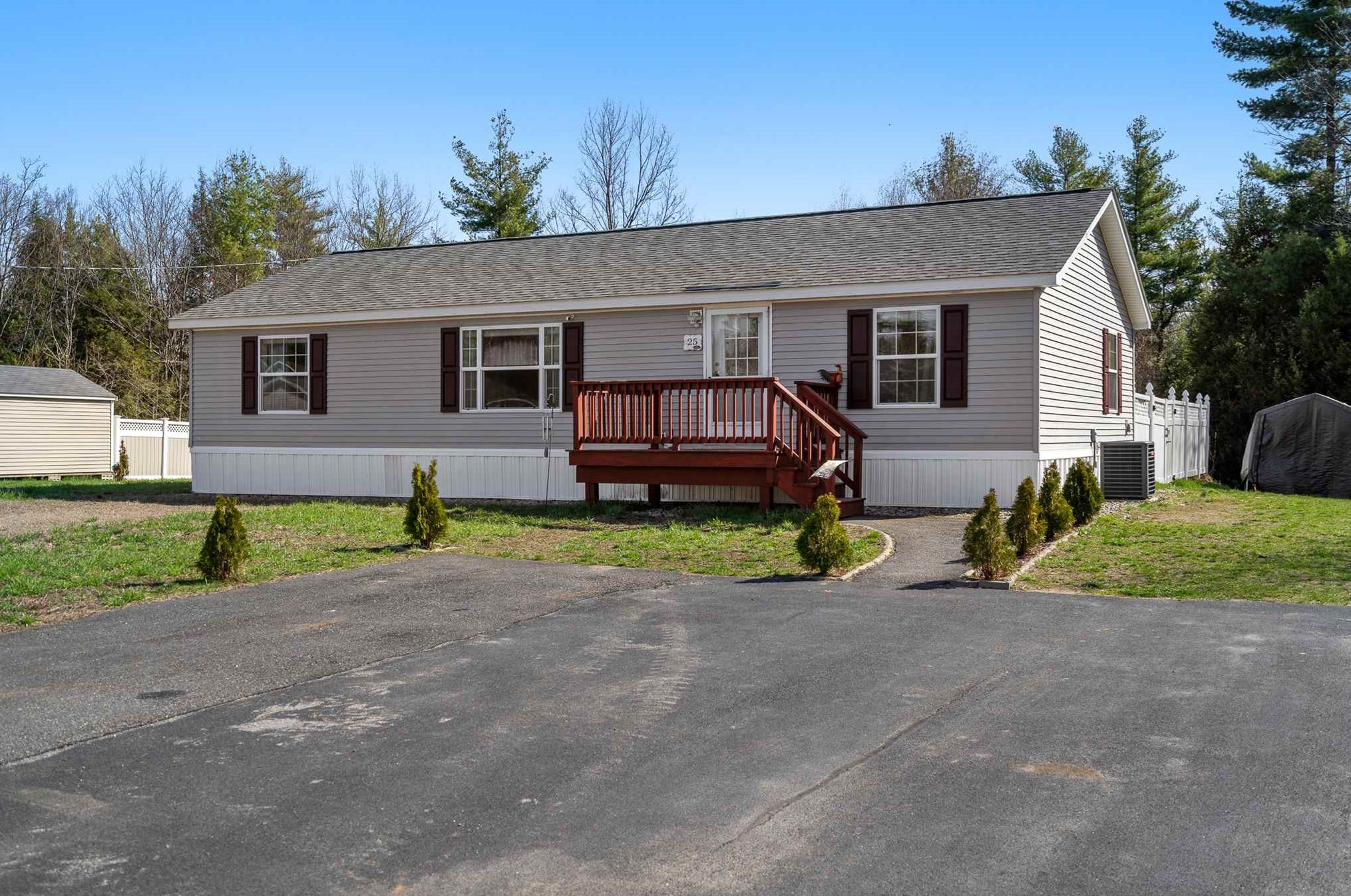 25 Raiders Ln, Raymond, NH 03077