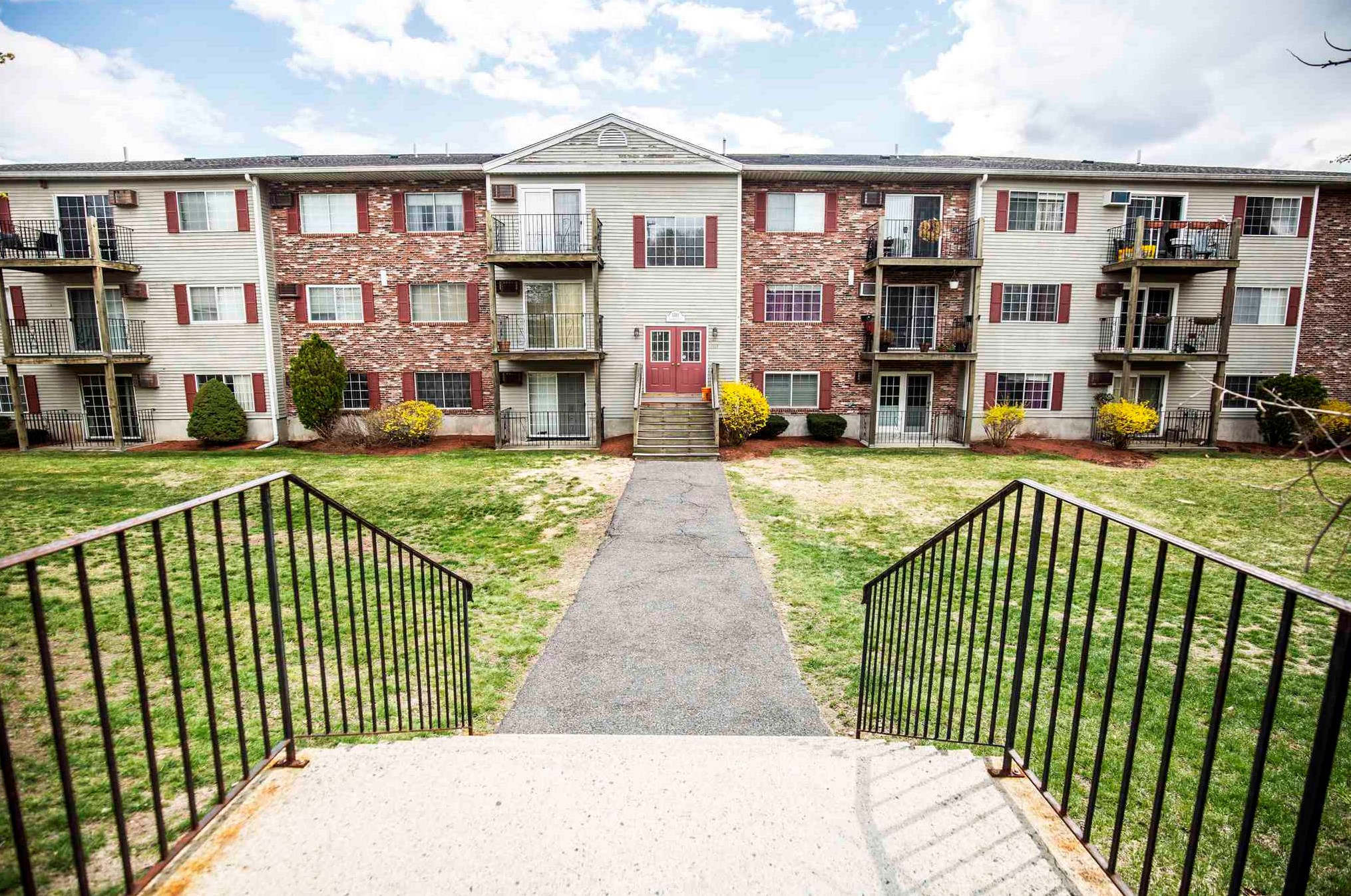 1311 Hanover St, Manchester NH  03104-5648 exterior