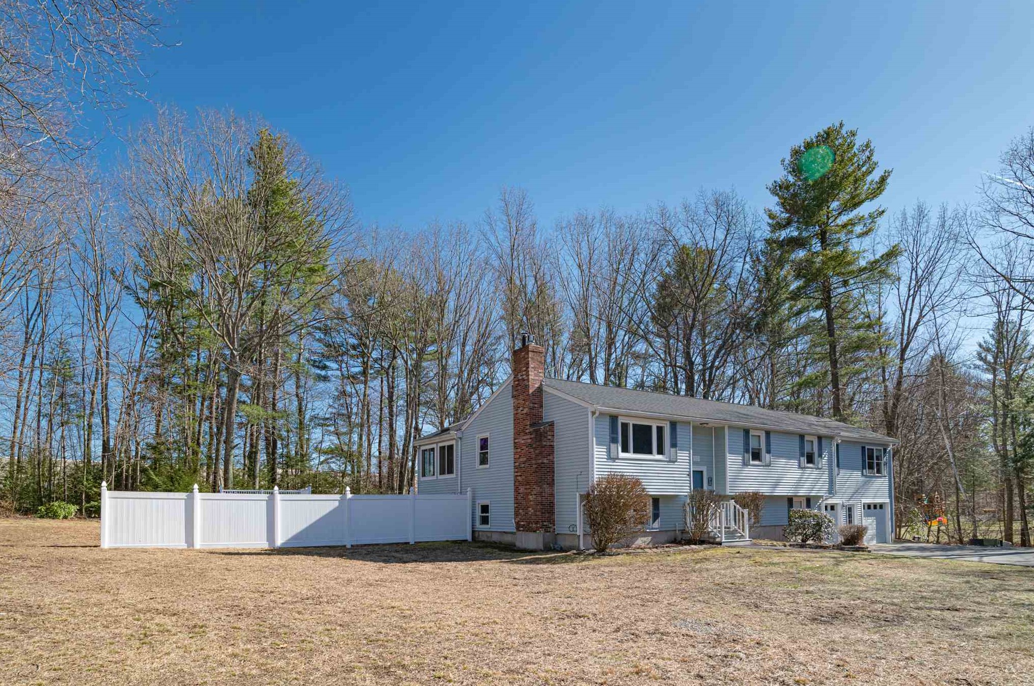 11 Lancaster Dr, Londonderry, NH 03053