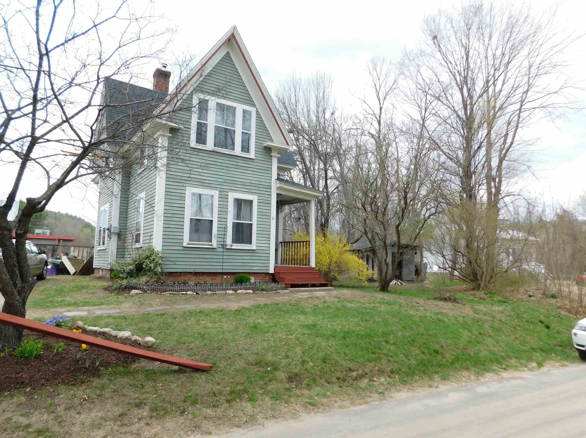 14 Foster St, Bridgewater, NH 03264-1605