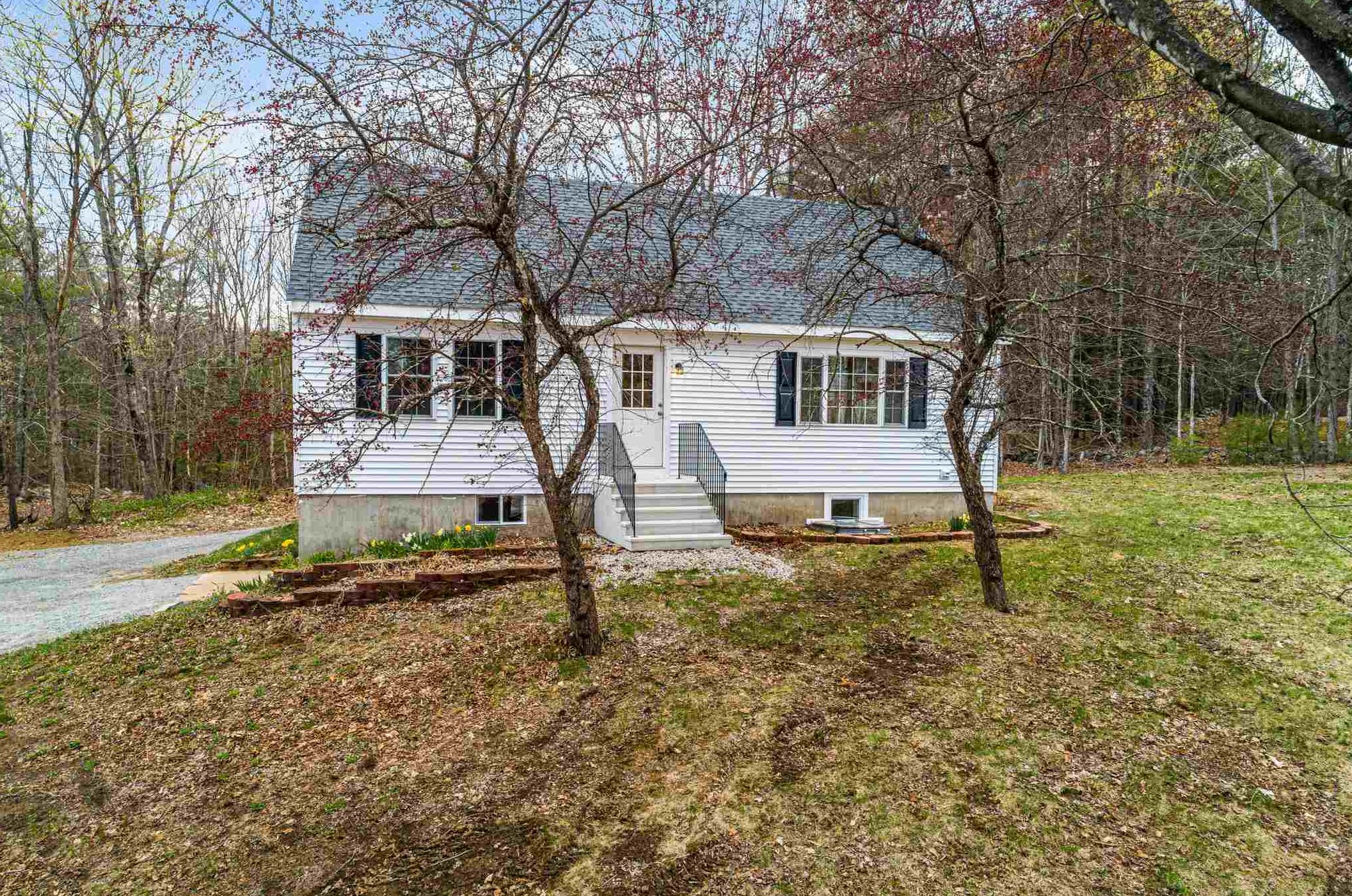 23 Raymond Rd, Deerfield, NH 03037