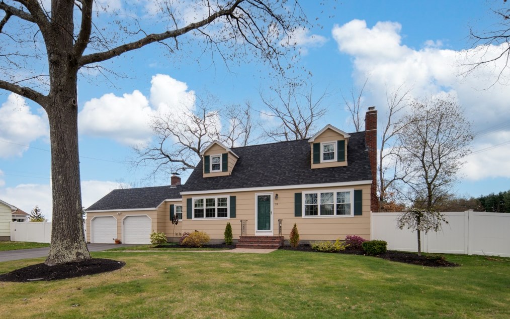 18 Hunters Ln, Nashua, NH 03063