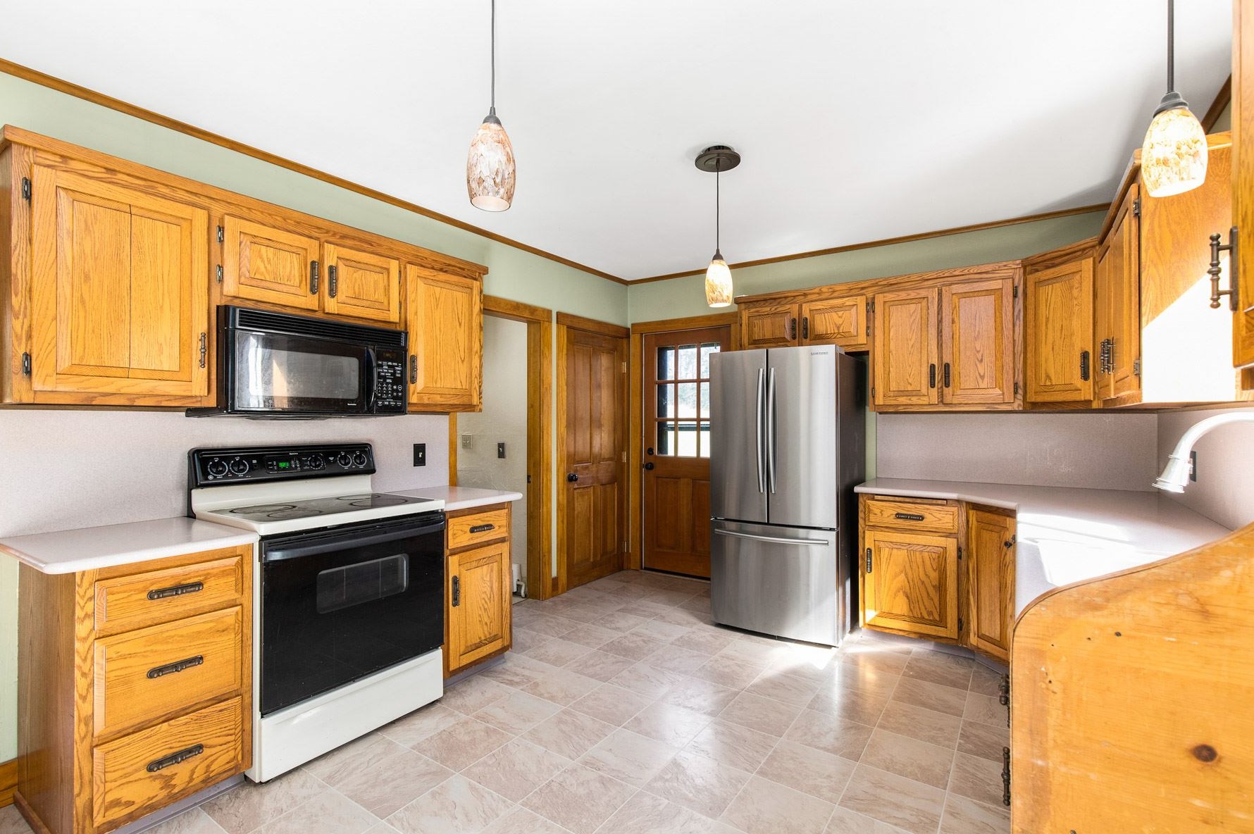 27 Michael Bennett Rd, Kensington, NH 03833-6402