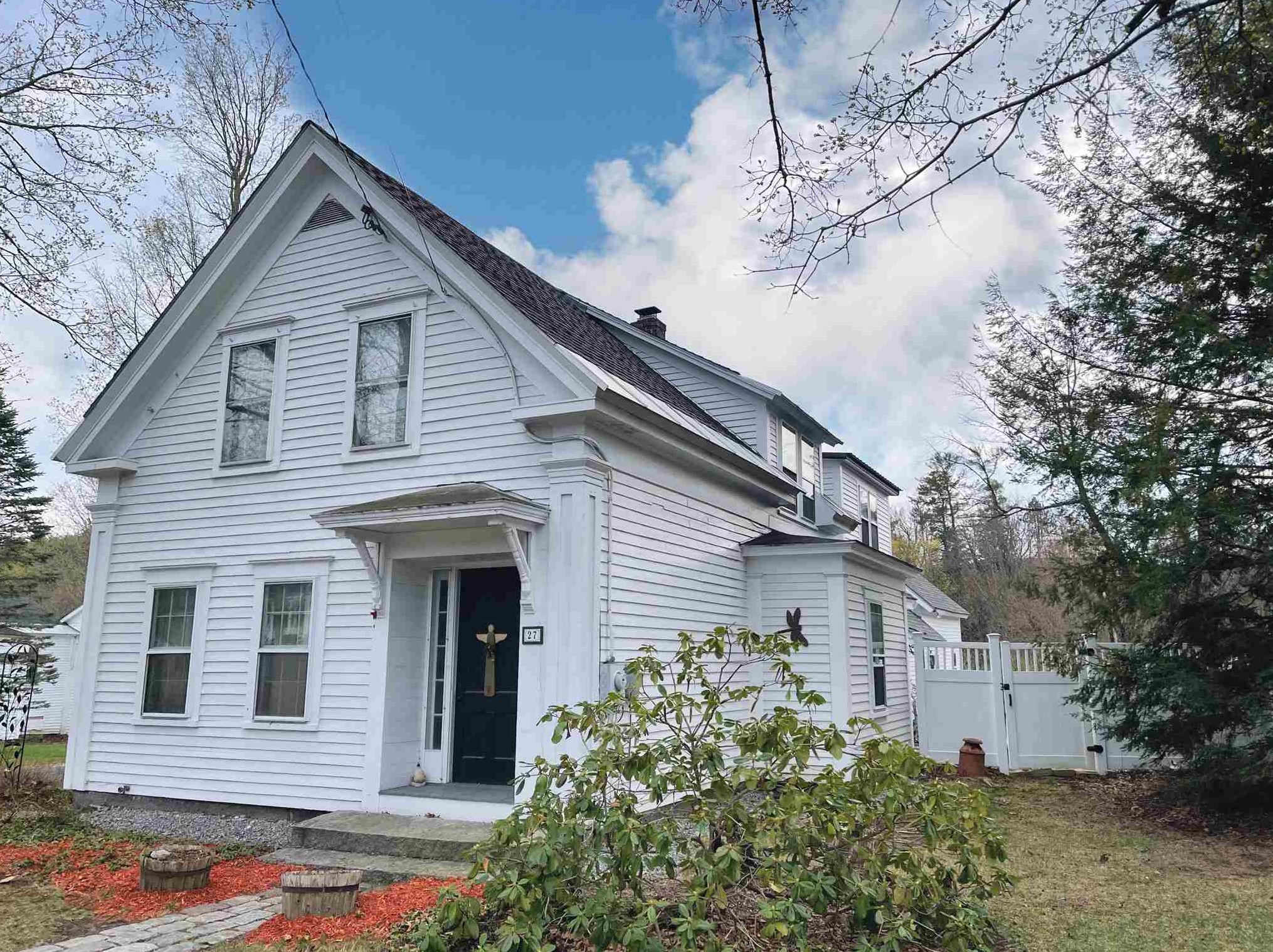 27 W Main St, Warner, NH 03278