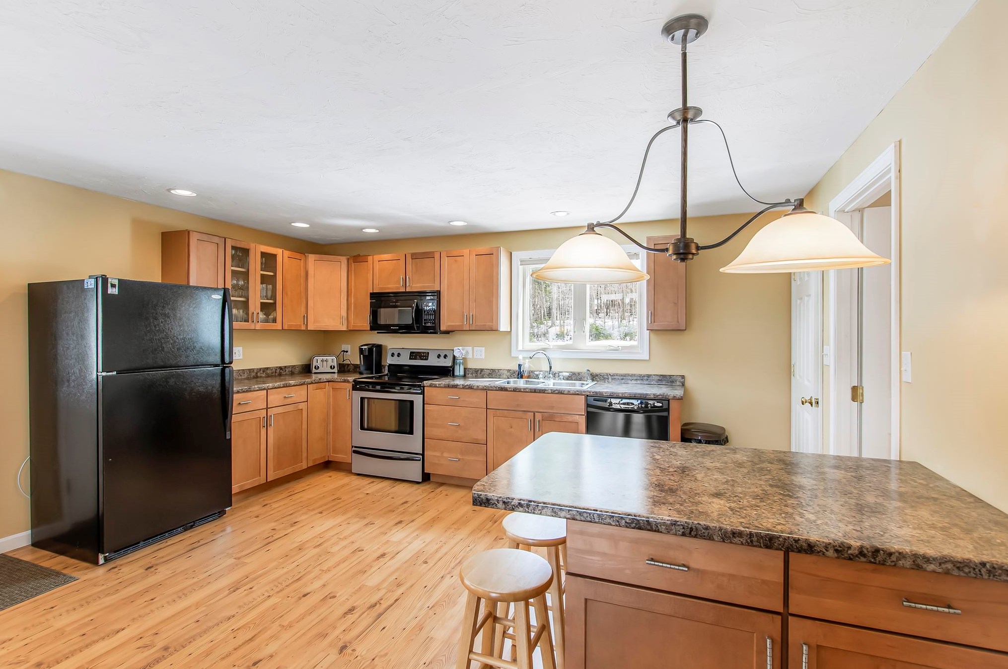 34 Fern Dr, Pittsburg, NH 03592 exterior