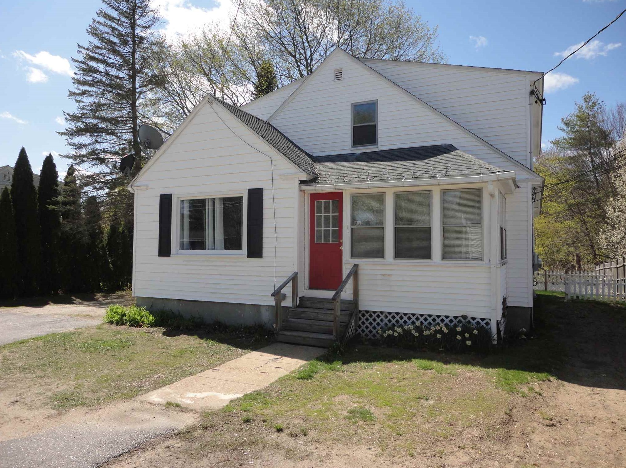 21 Sherman St, Rochester, NH 03839 exterior