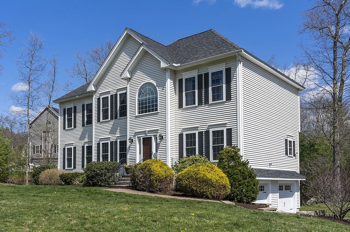 4 Porcupine Rd, Windham, NH 03087-2399