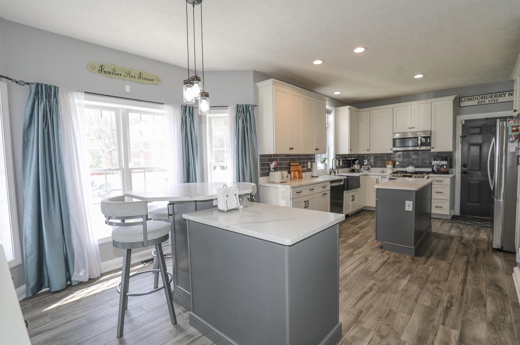 8 Checkerberry Ln, Londonderry, NH 03053