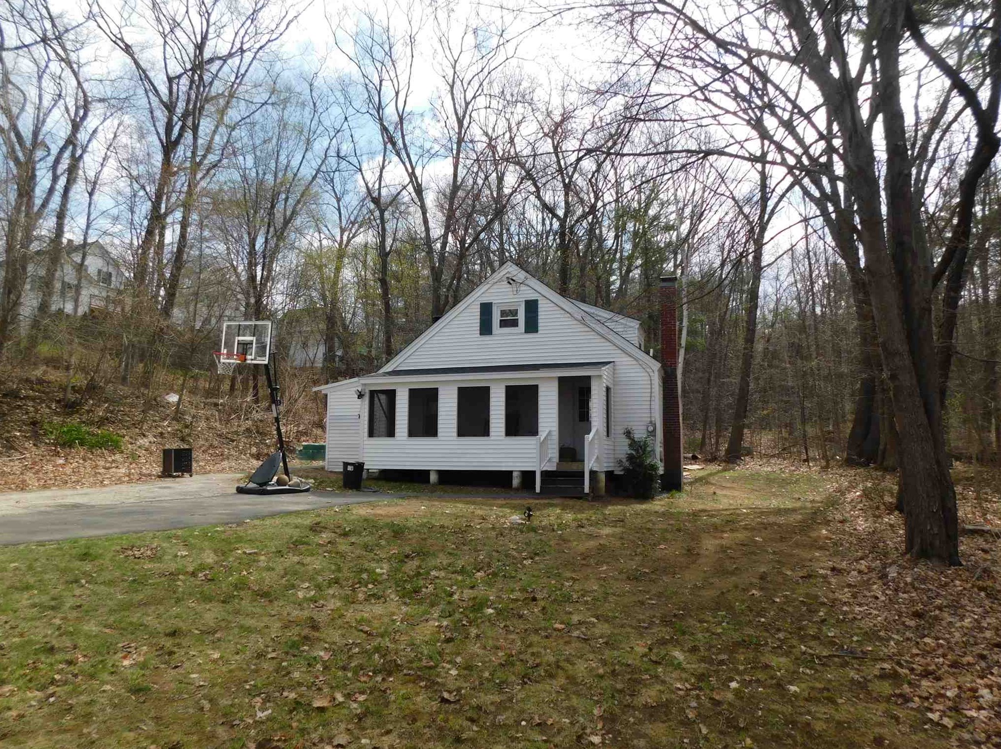 71 Edwards St, Laconia, NH 03246
