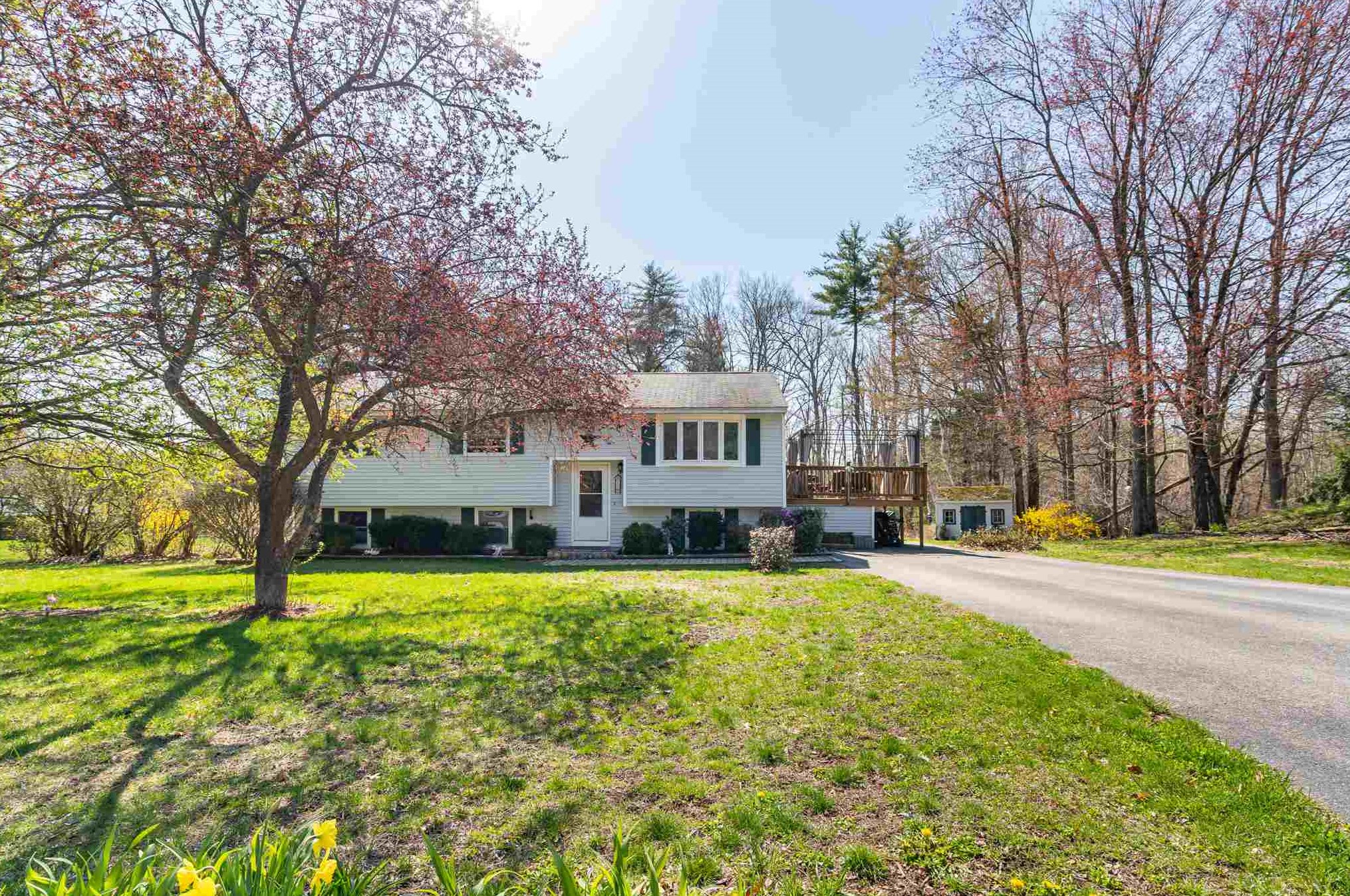 17 Greenfield Dr, Merrimack, NH 03054-2621