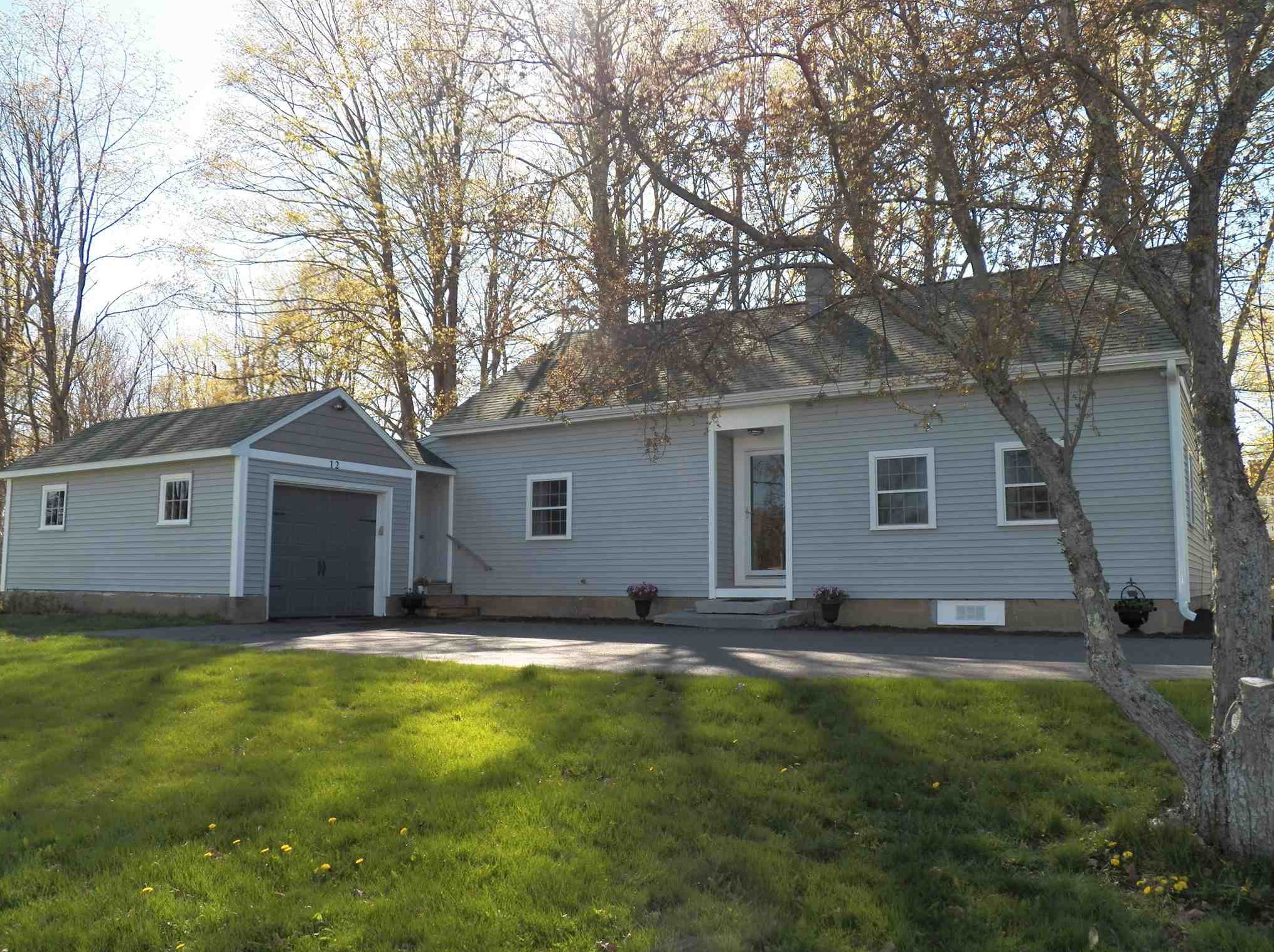 12 Church St, Deerfield, NH 03037