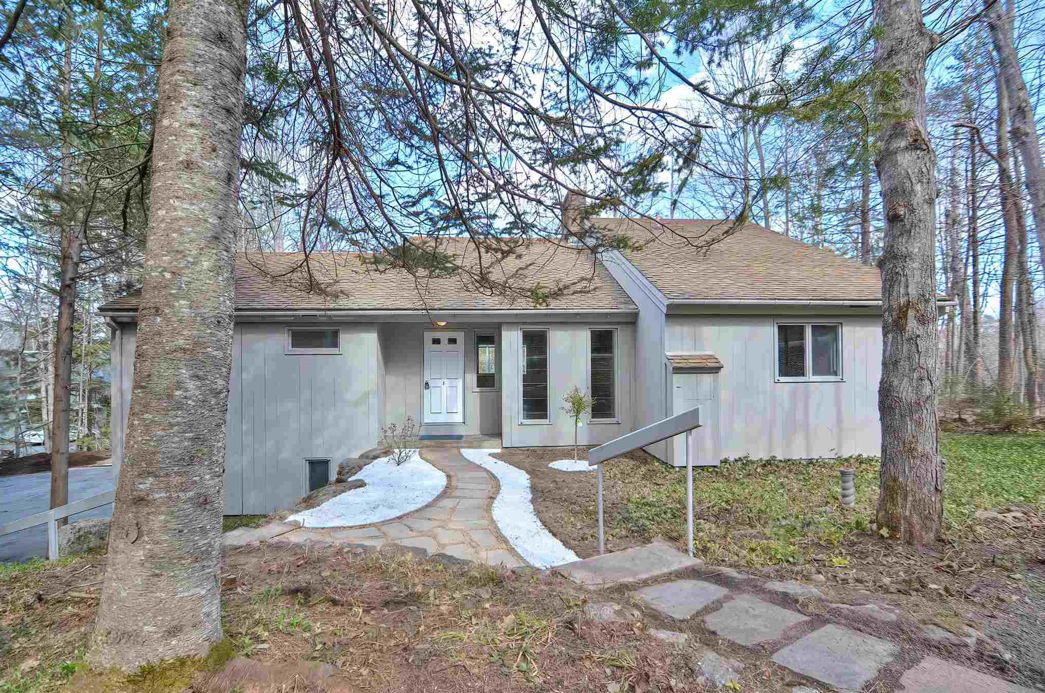 10 Wedgewood Dr, Grantham, NH 03753-5479