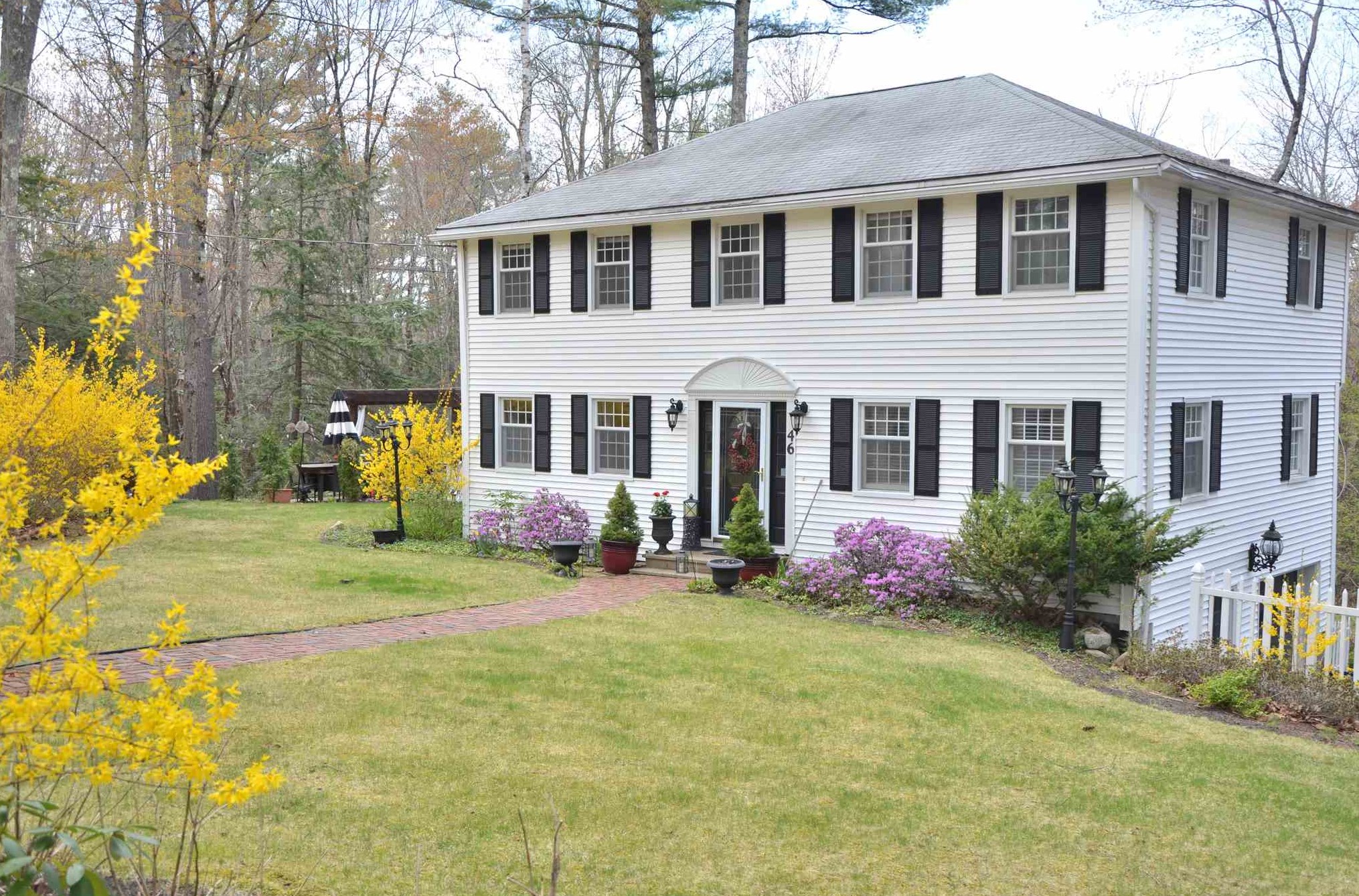 46 Old Manchester Rd, Amherst, NH 03031