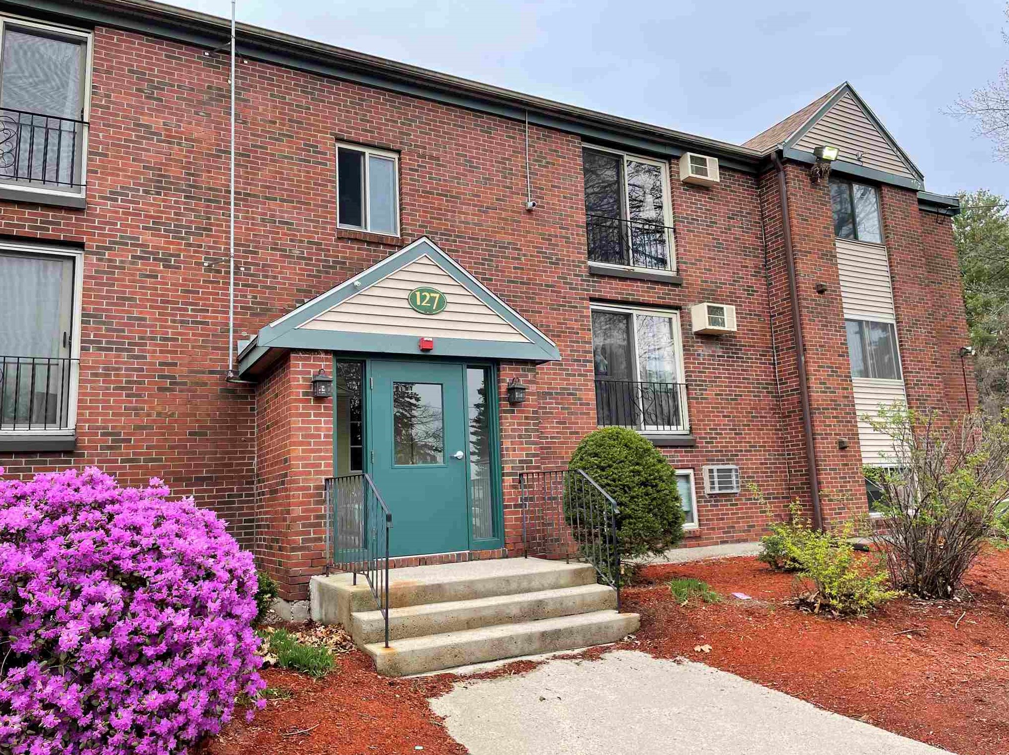 127 English Village Rd Apt 301, Manchester, NH 03102