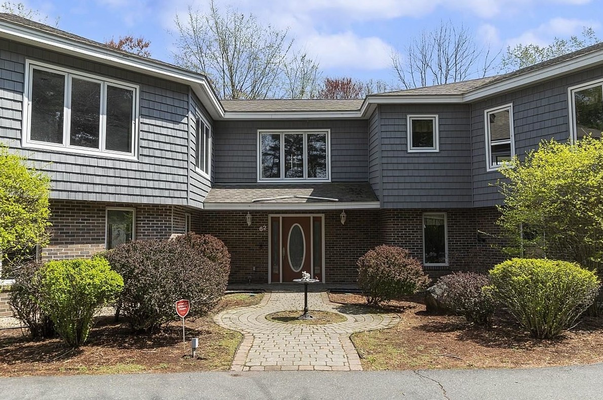 62 Pond St, Salem, NH 03079