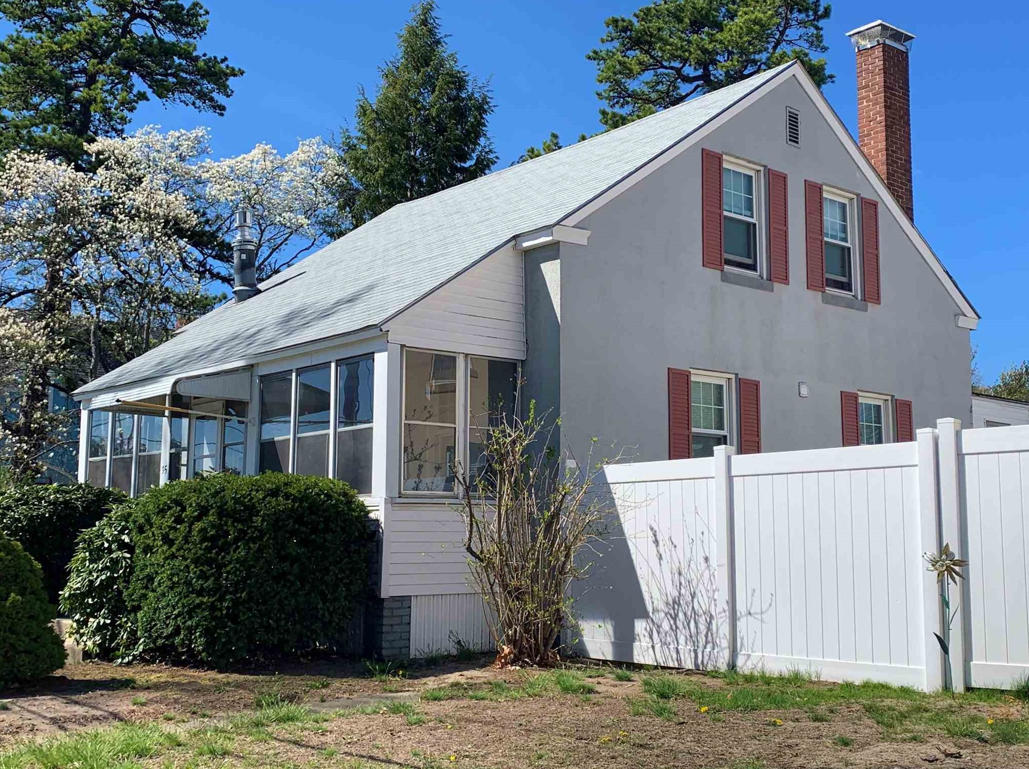 35 Grand Ave, Nashua, NH 03060